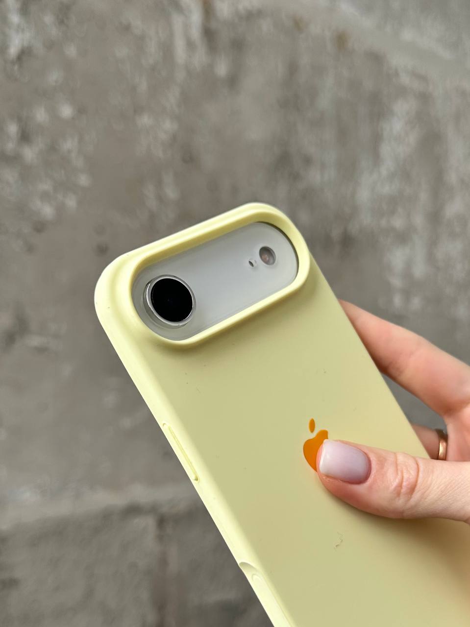 Чохол Silicone case з відкритою камерою на iPhone 17 Air Cream Yellow (41)
