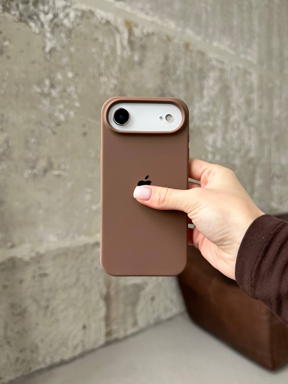 Чехол Silicone case с открытой камерой на iPhone 17 Air Chocolate (43)
