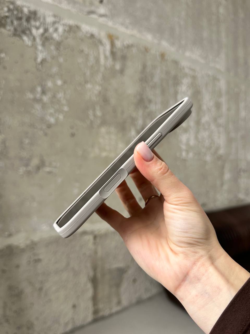 Чехол Silicone case с открытой камерой на iPhone 17 Air Pebble (14)