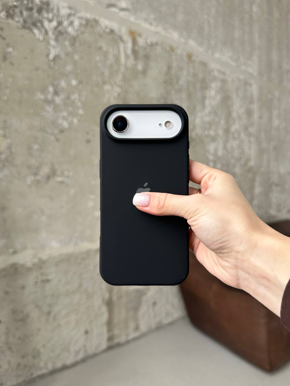 Чехол Silicone case с открытой камерой на iPhone 17 Air Black (01)