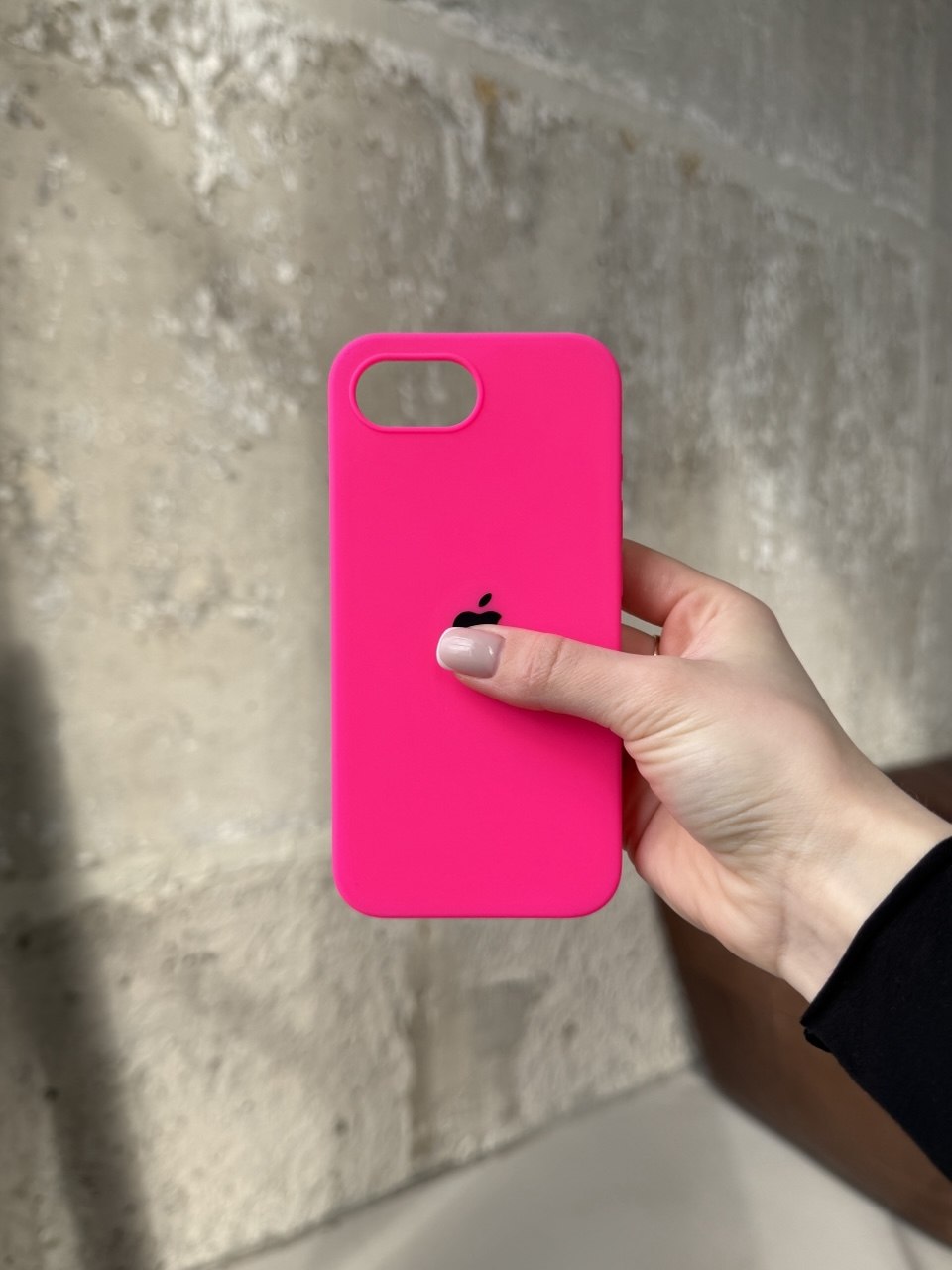 Чехол Silicone case с открытой камерой на iPhone 16e/17e Shiny Pink (35)