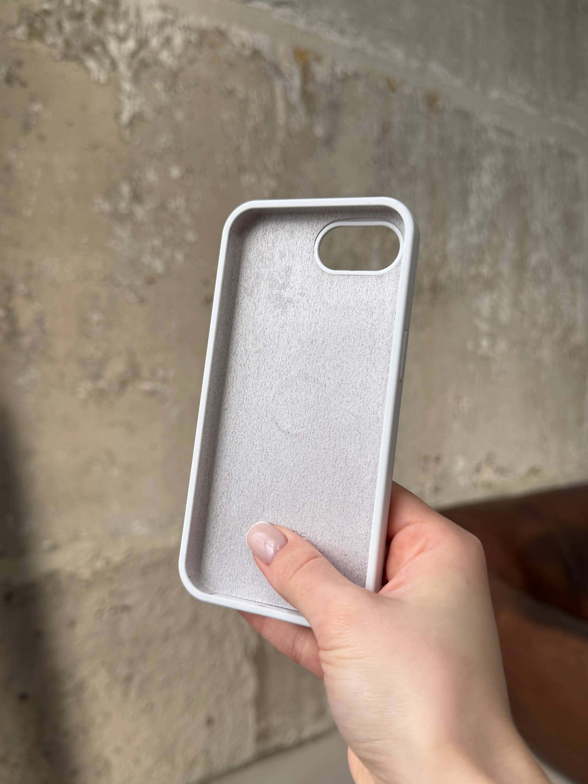 Чохол Silicone case з відкритою камерою на iPhone 16e / 17e White (03)