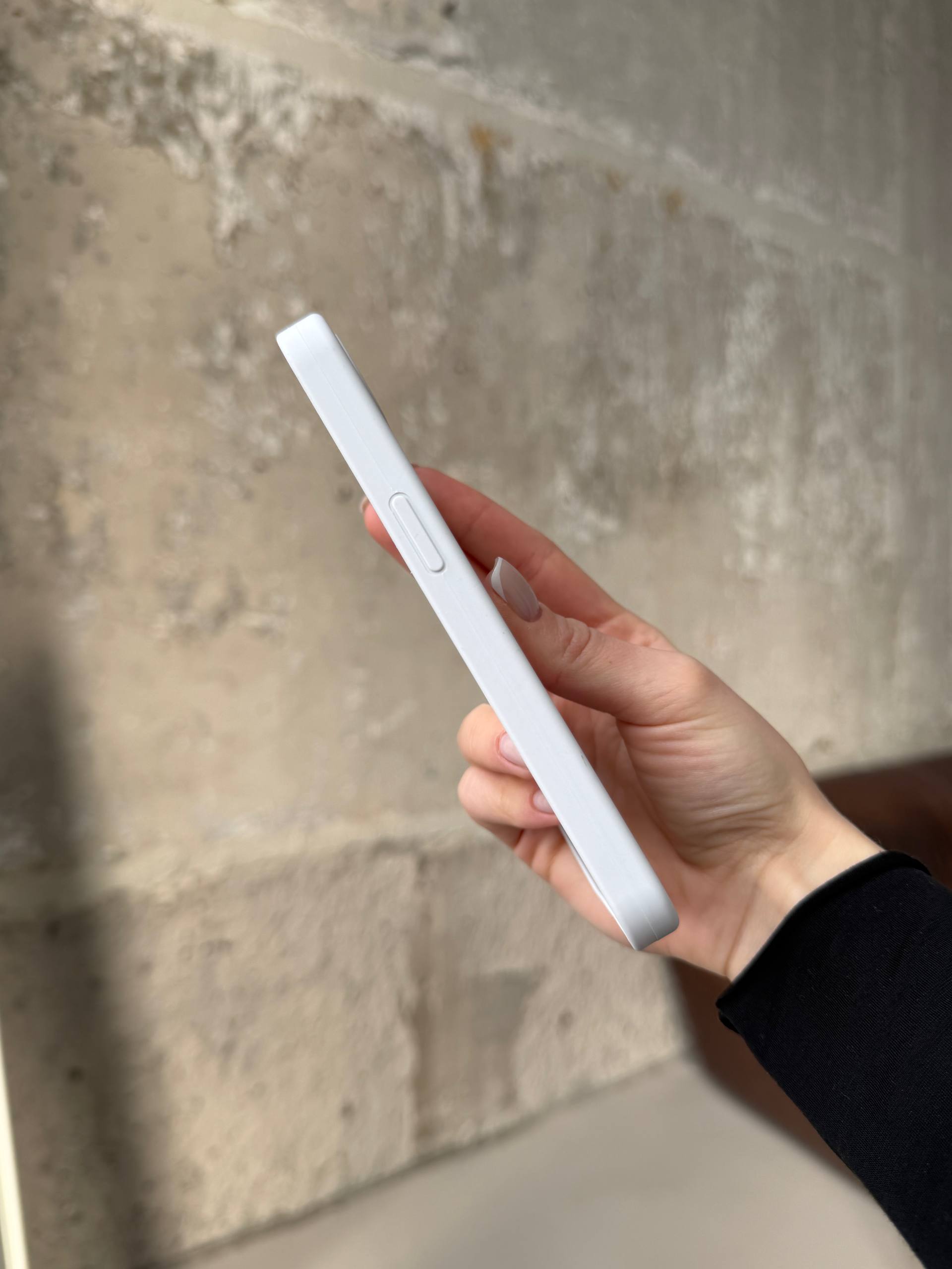 Чохол Silicone case з відкритою камерою на iPhone 16e / 17e White (03)