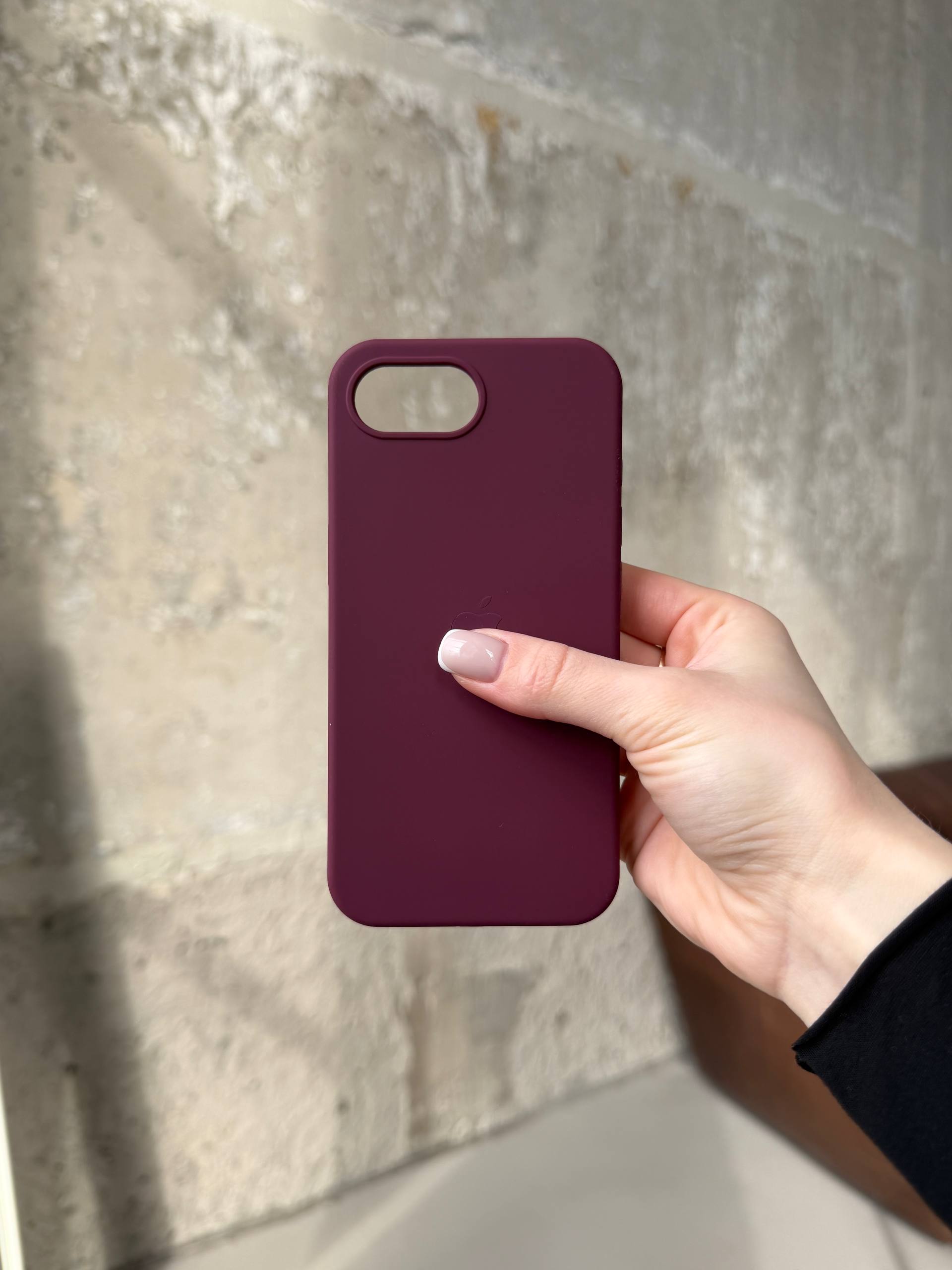 Чехол Silicone case с открытой камерой на iPhone 16e/17e Plum (12)