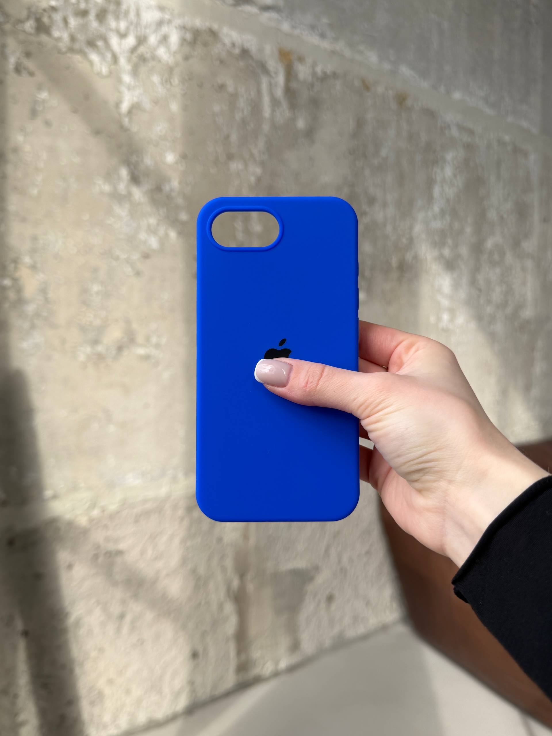 Чехол Silicone case с открытой камерой на iPhone 16e/17e Electric Blue (29)