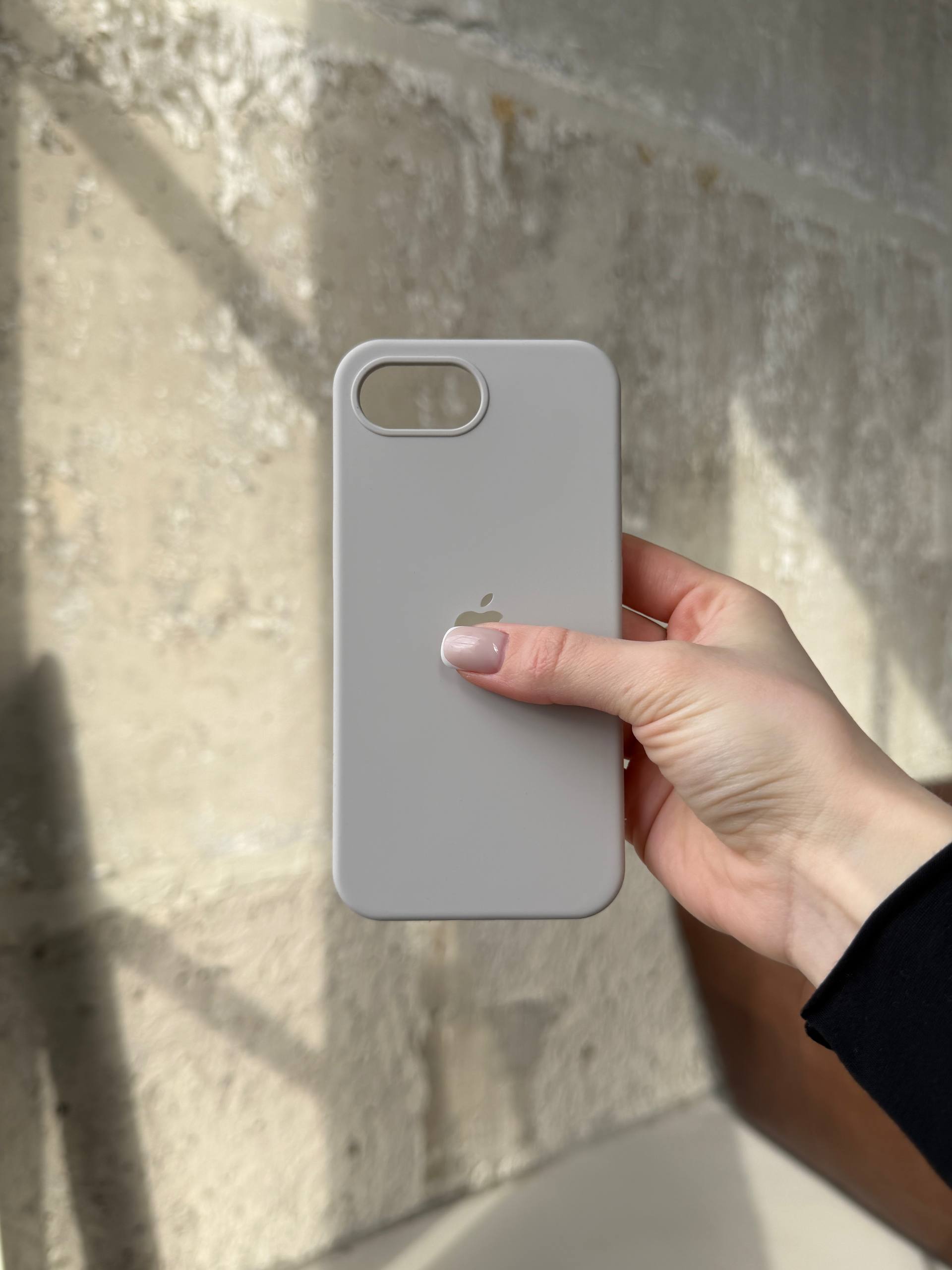 Чехол Silicone case с открытой камерой на iPhone 16e/17e Stone (15)