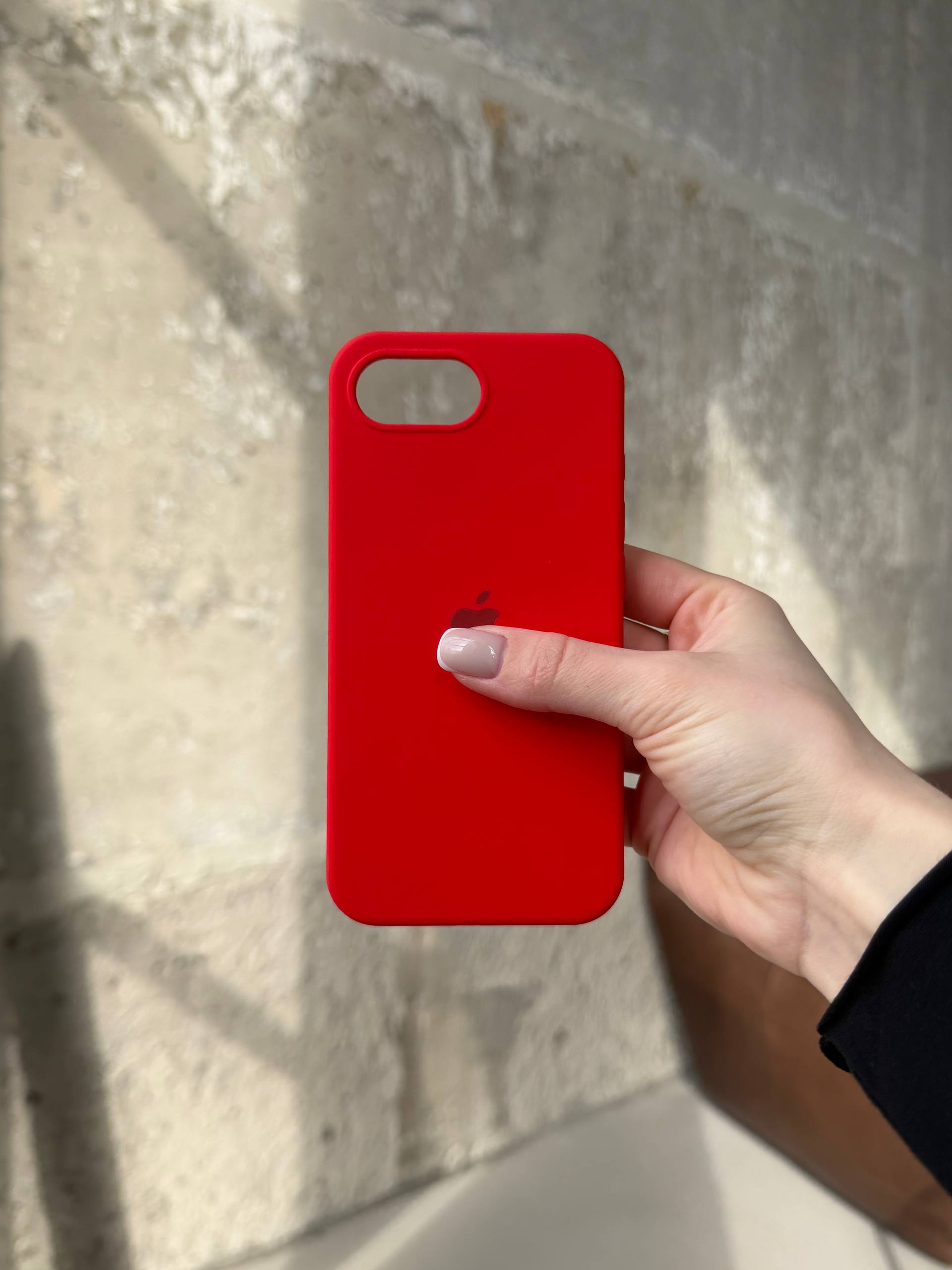 Чехол Silicone case с открытой камерой на iPhone 16e/17e Red (04)