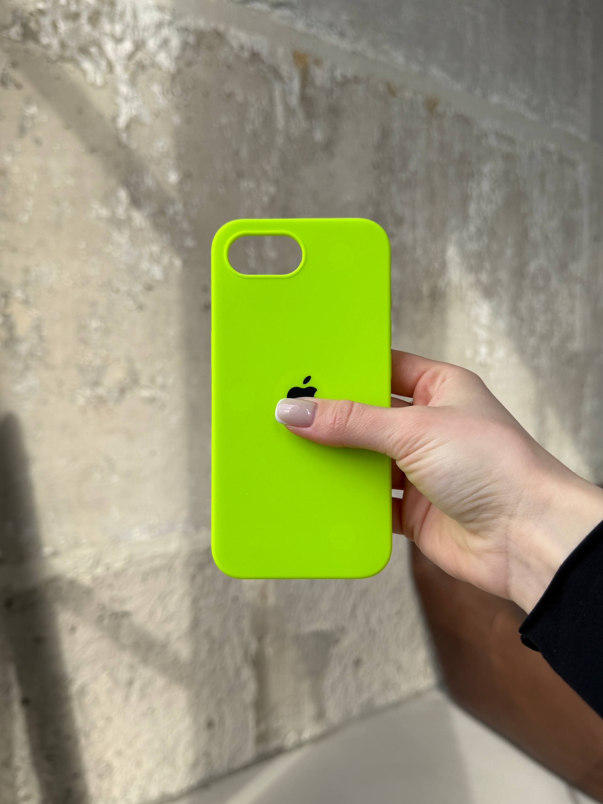 Чехол Silicone case с открытой камерой на iPhone 16e/17e Shiny Green (34)