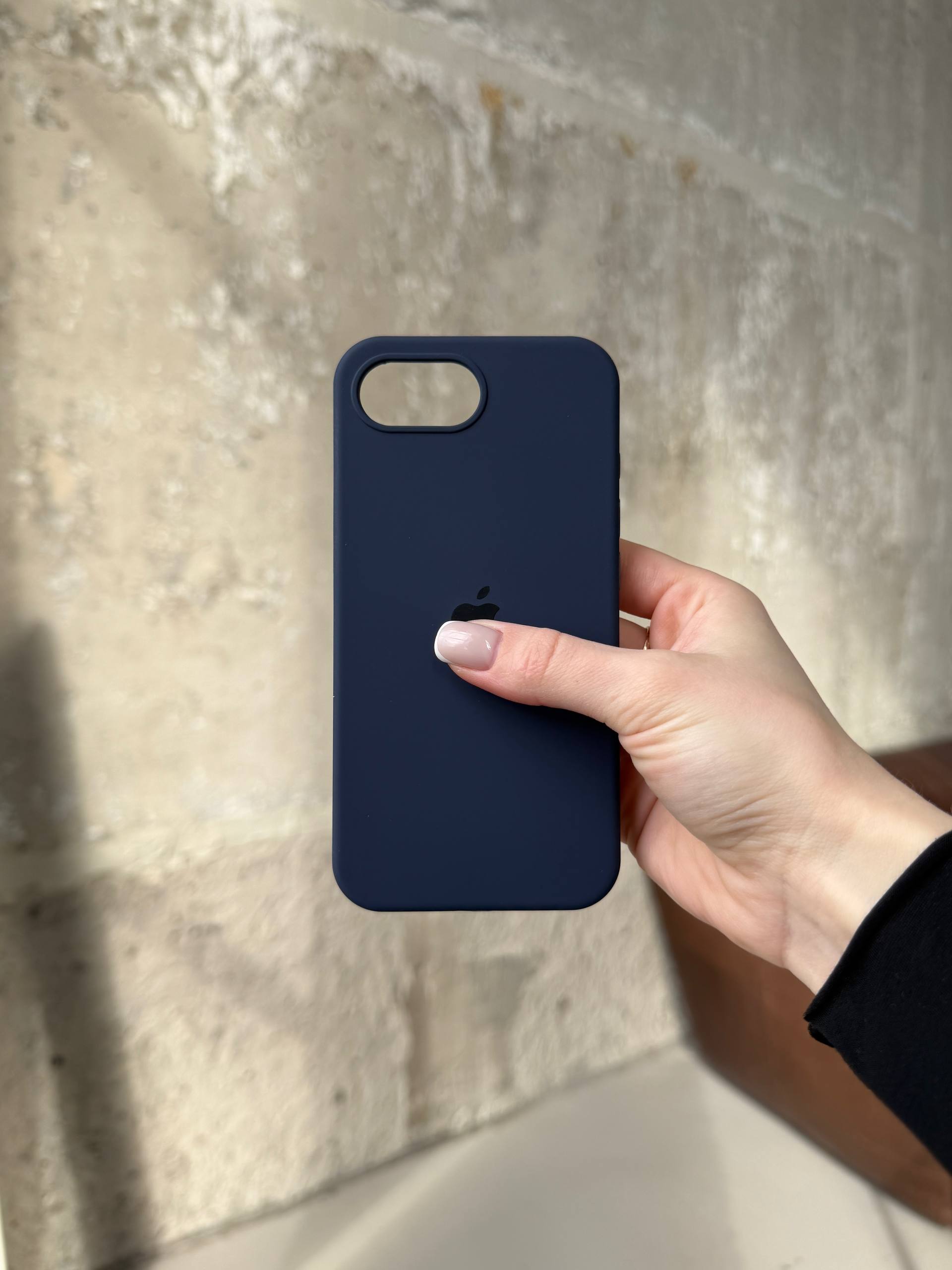 Чехол Silicone case с открытой камерой на iPhone 16e/17e Midnight Blue (09)