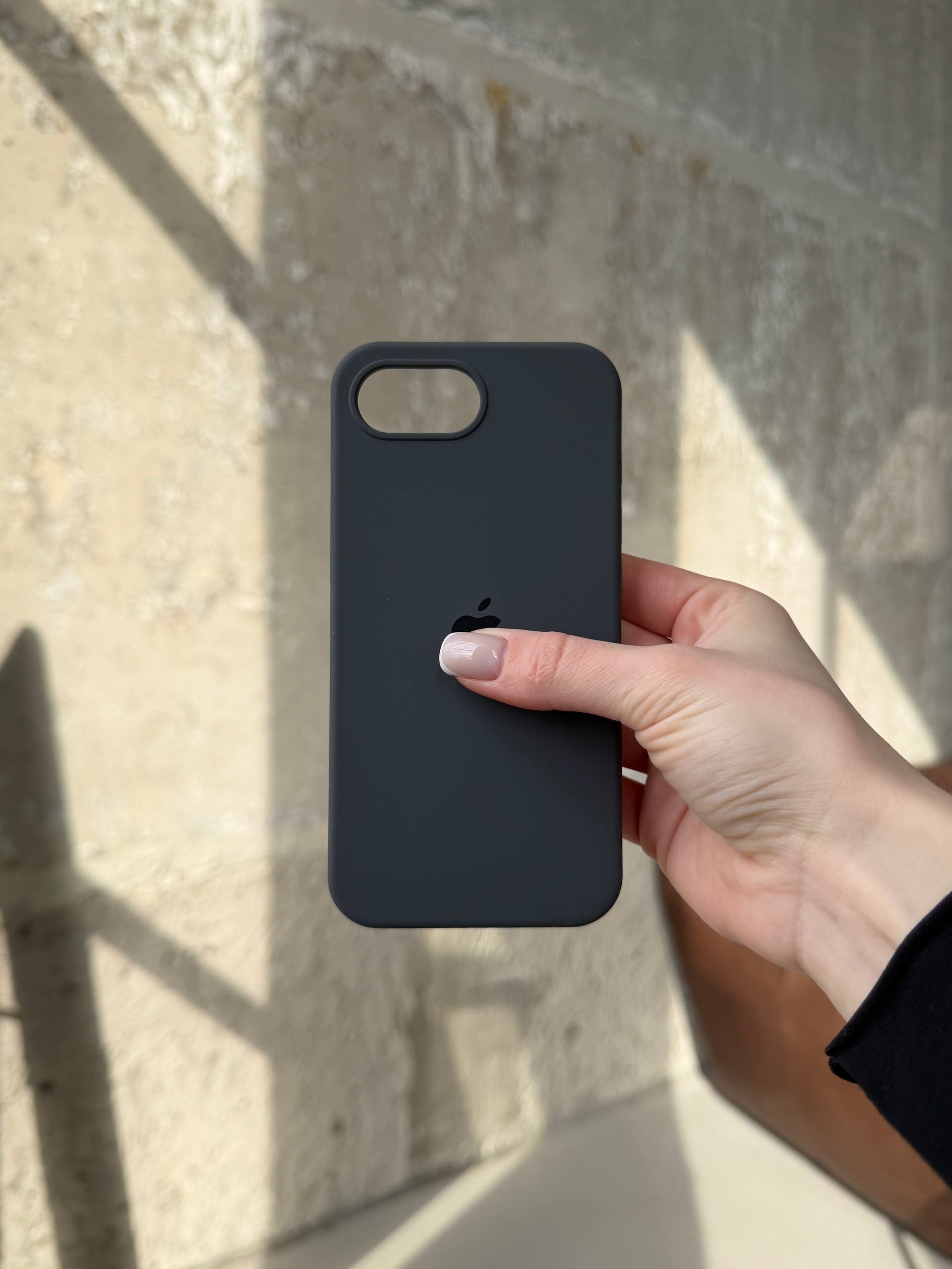 Чехол Silicone case с открытой камерой на iPhone 16e / 17e Graphite (24)