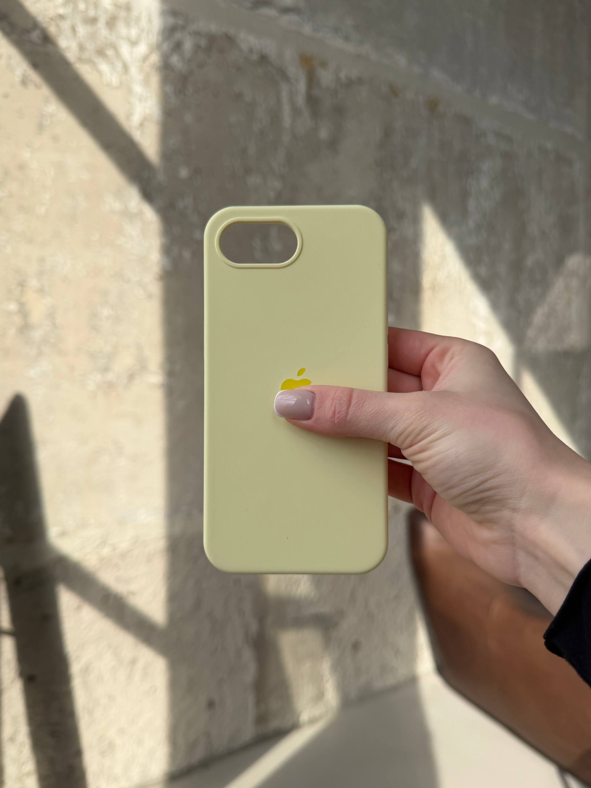 Чохол Silicone case з відкритою камерою на iPhone 16e / 17e Cream Yellow (41)