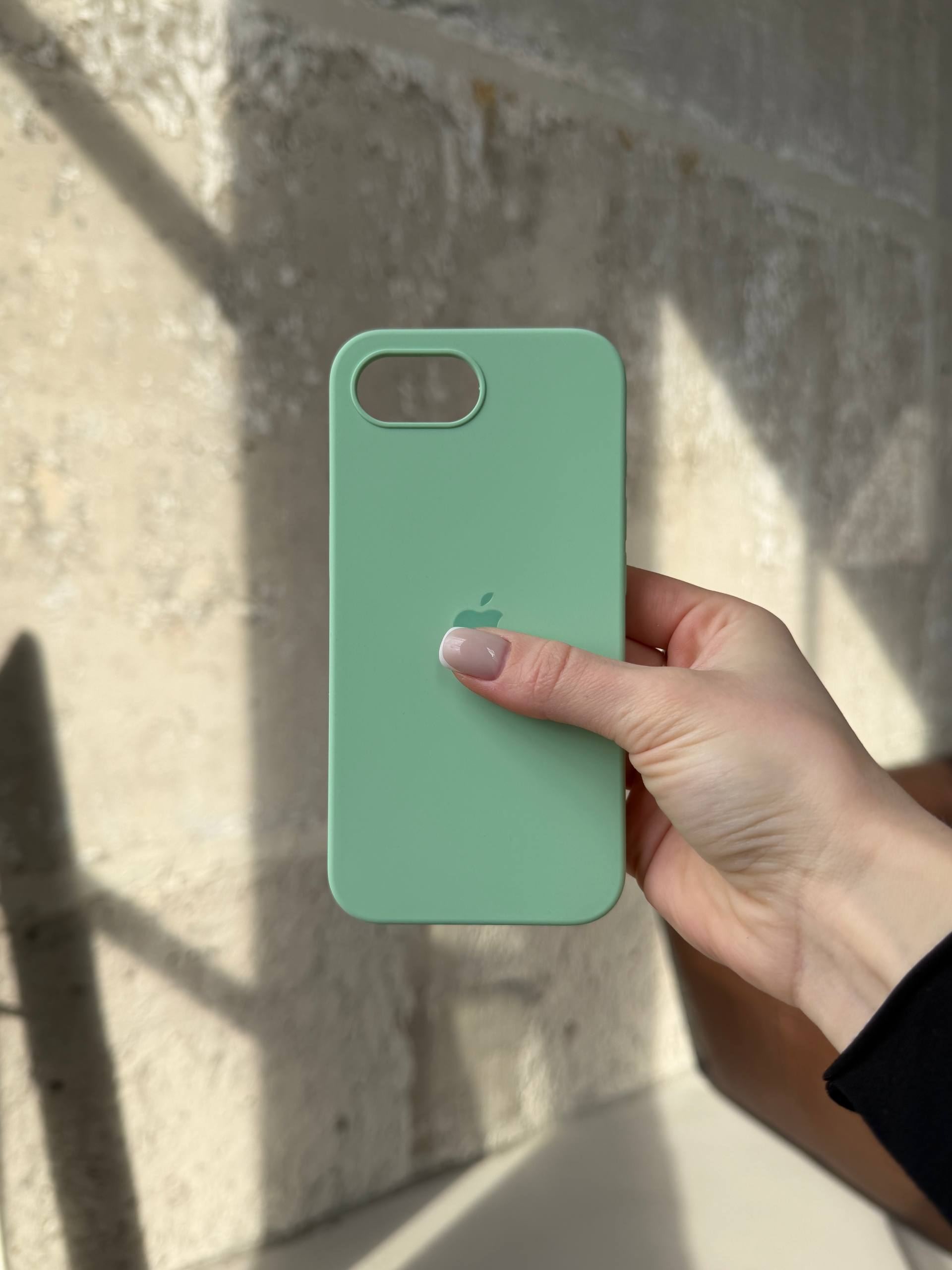 Чехол Silicone case с открытой камерой на iPhone 16e/17e Pistachio (42)