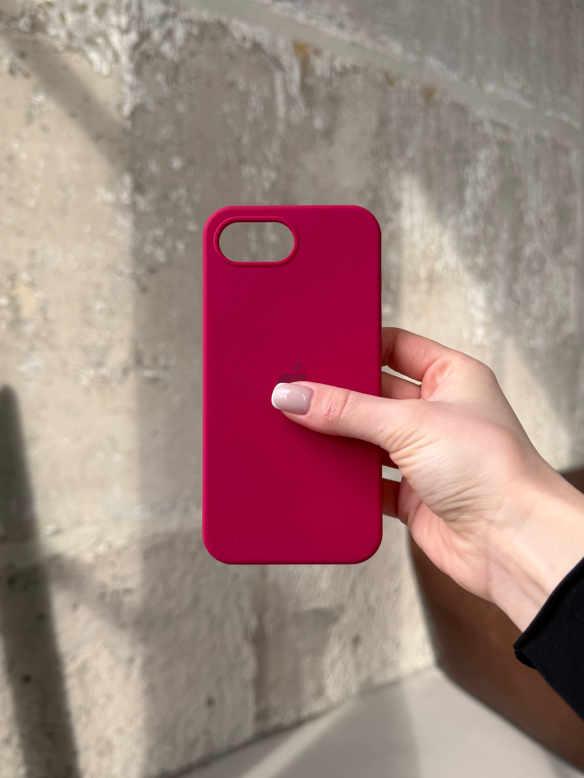 Чехол Silicone case с открытой камерой на iPhone 16e/17e Wine Red (02)
