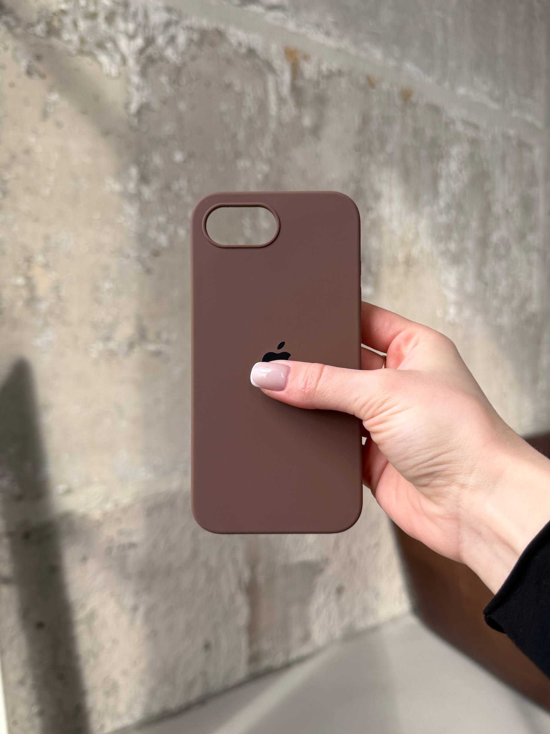 Чохол Silicone case з відкритою камерою на iPhone 16e / 17e Chocolate (43)