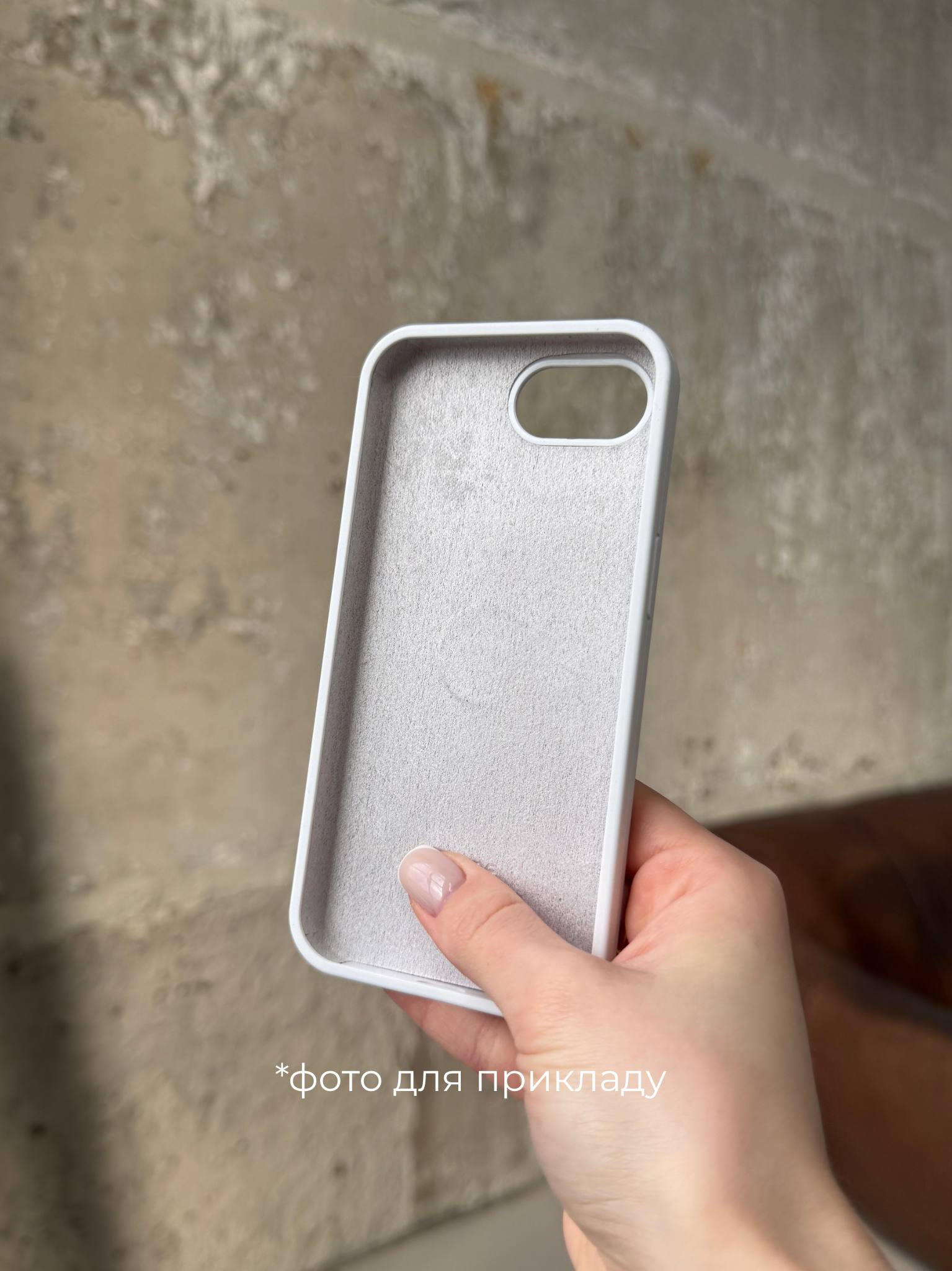 Чехол Silicone case с открытой камерой на iPhone 16e / 17e Graphite (24)