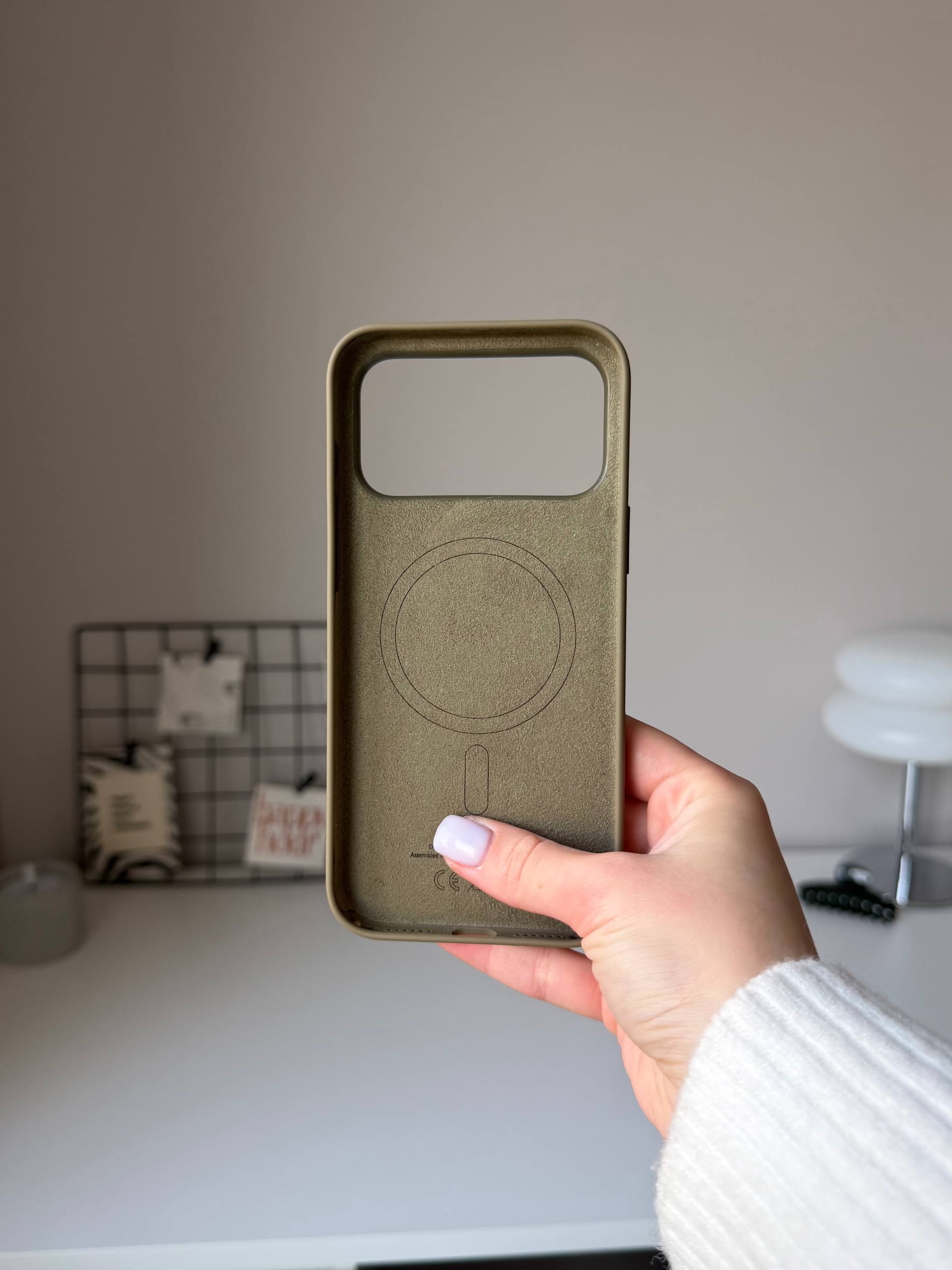 Чехол Silicone case с Magsafe на iPhone 18 Pro Olive (02)