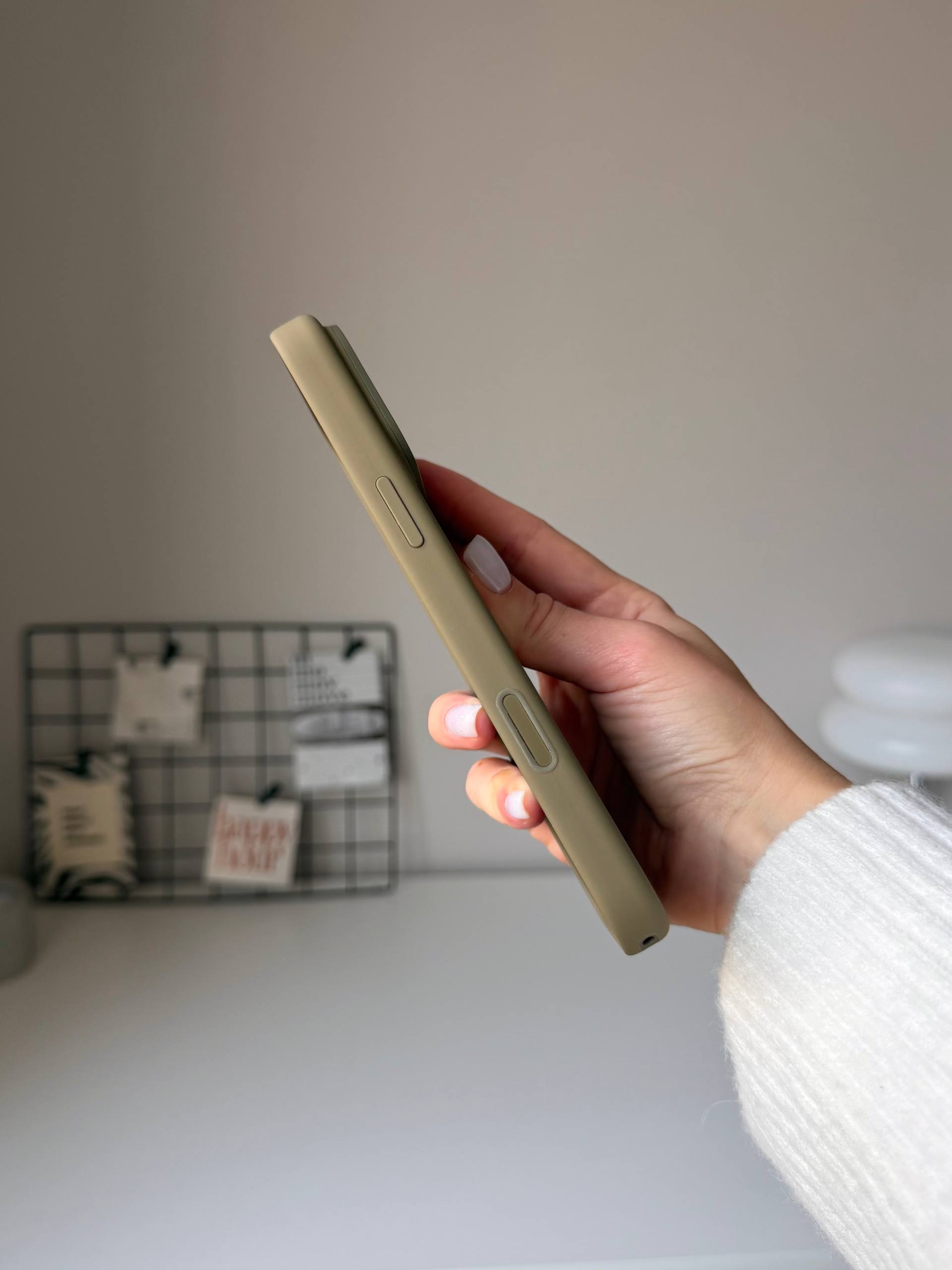 Чехол Silicone case с Magsafe на iPhone 18 Pro Olive (02)