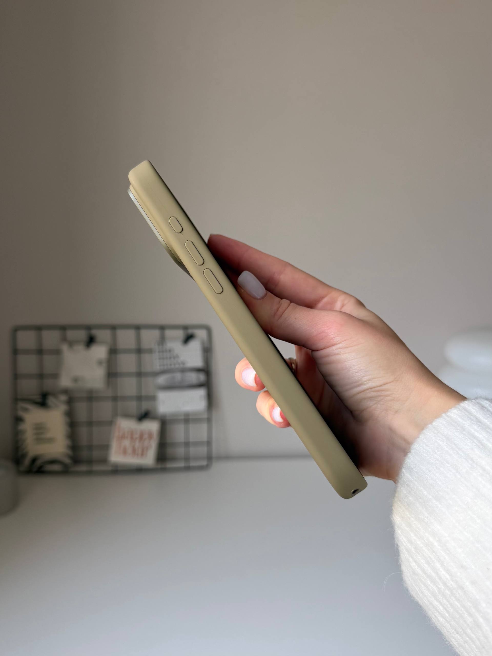Чехол Silicone case с Magsafe на iPhone 18 Pro Olive (02)