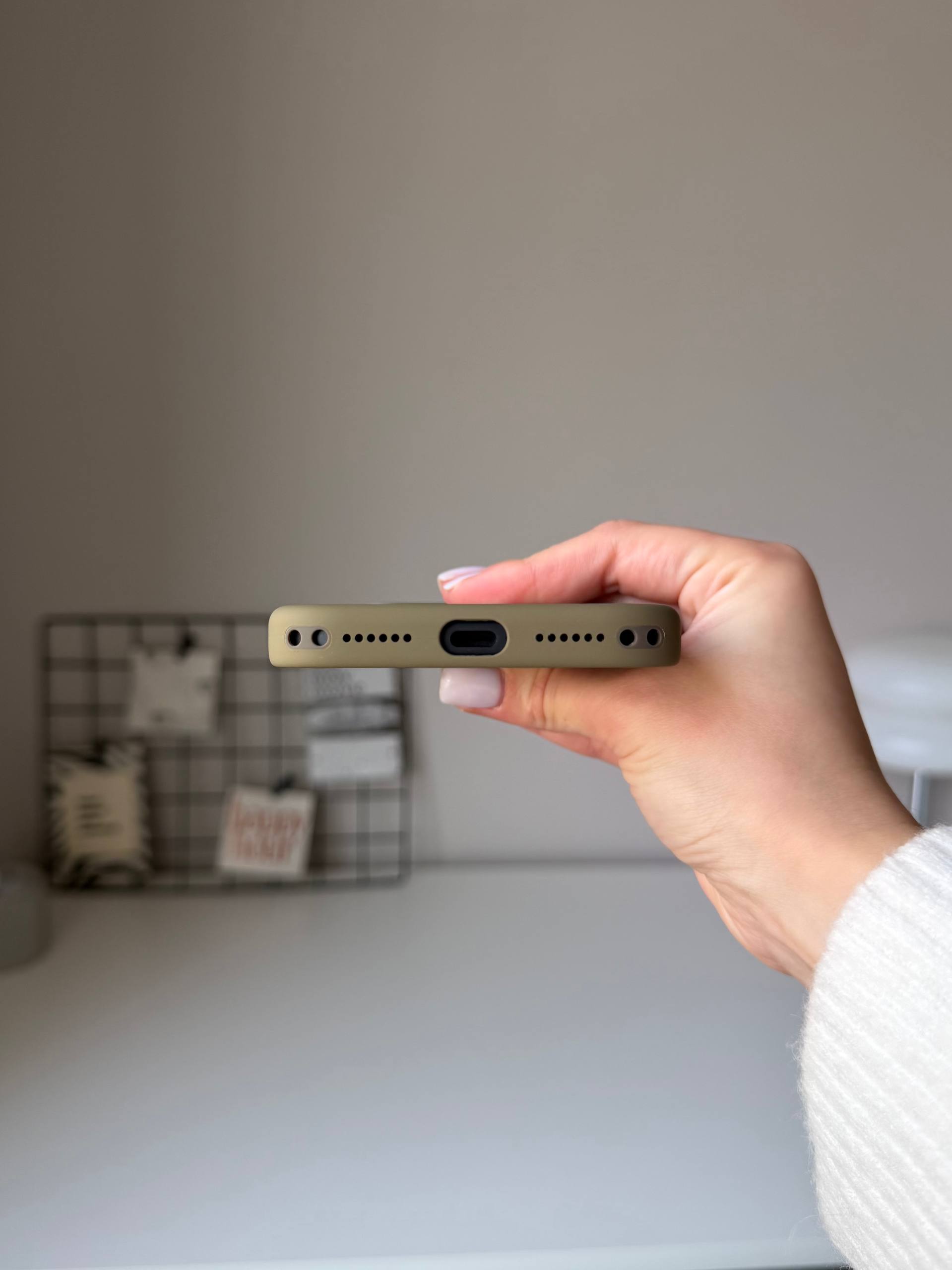 Чехол Silicone case с Magsafe на iPhone 18 Pro Olive (02)