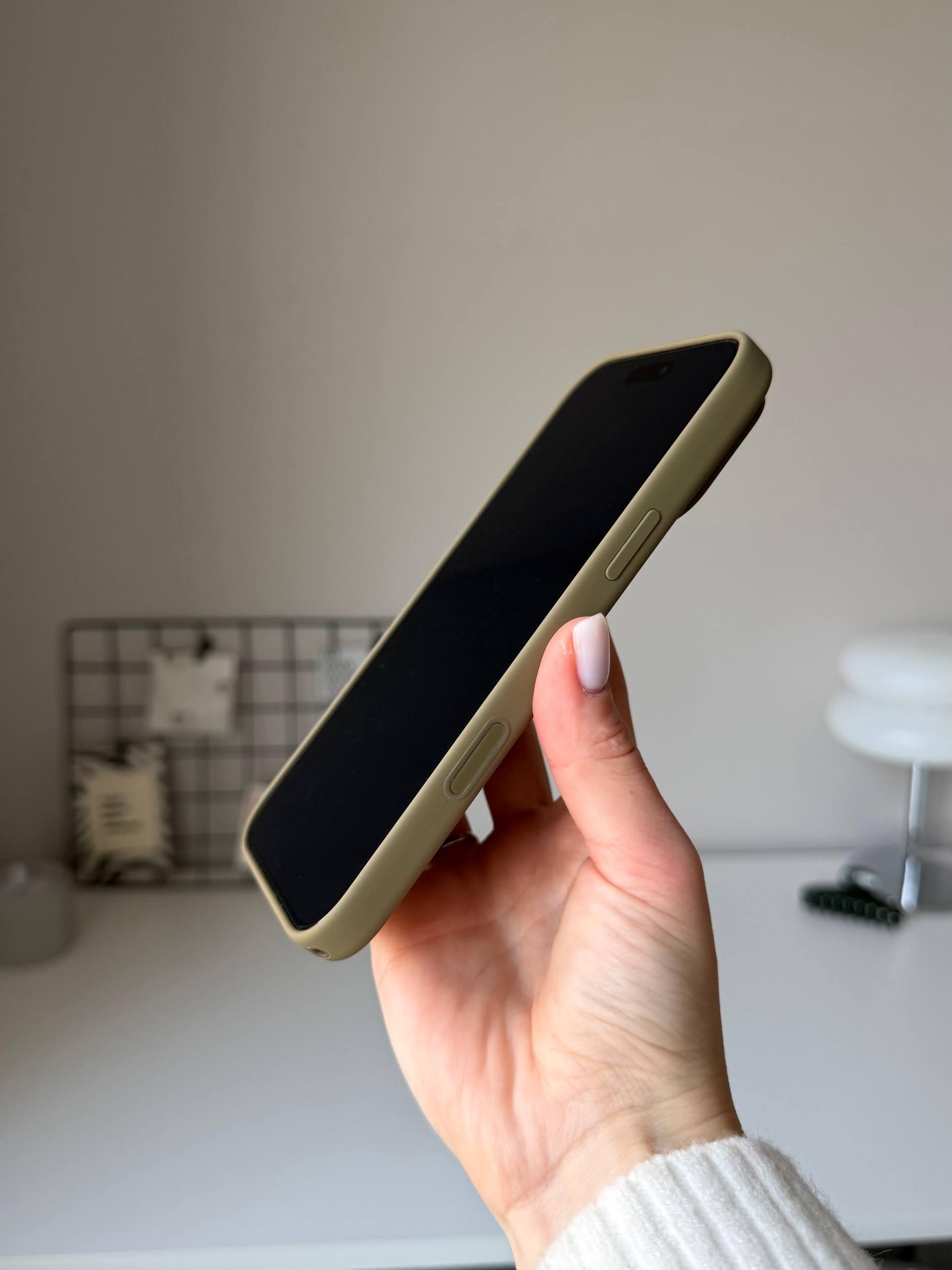 Чехол Silicone case с Magsafe на iPhone 18 Pro Olive (02)