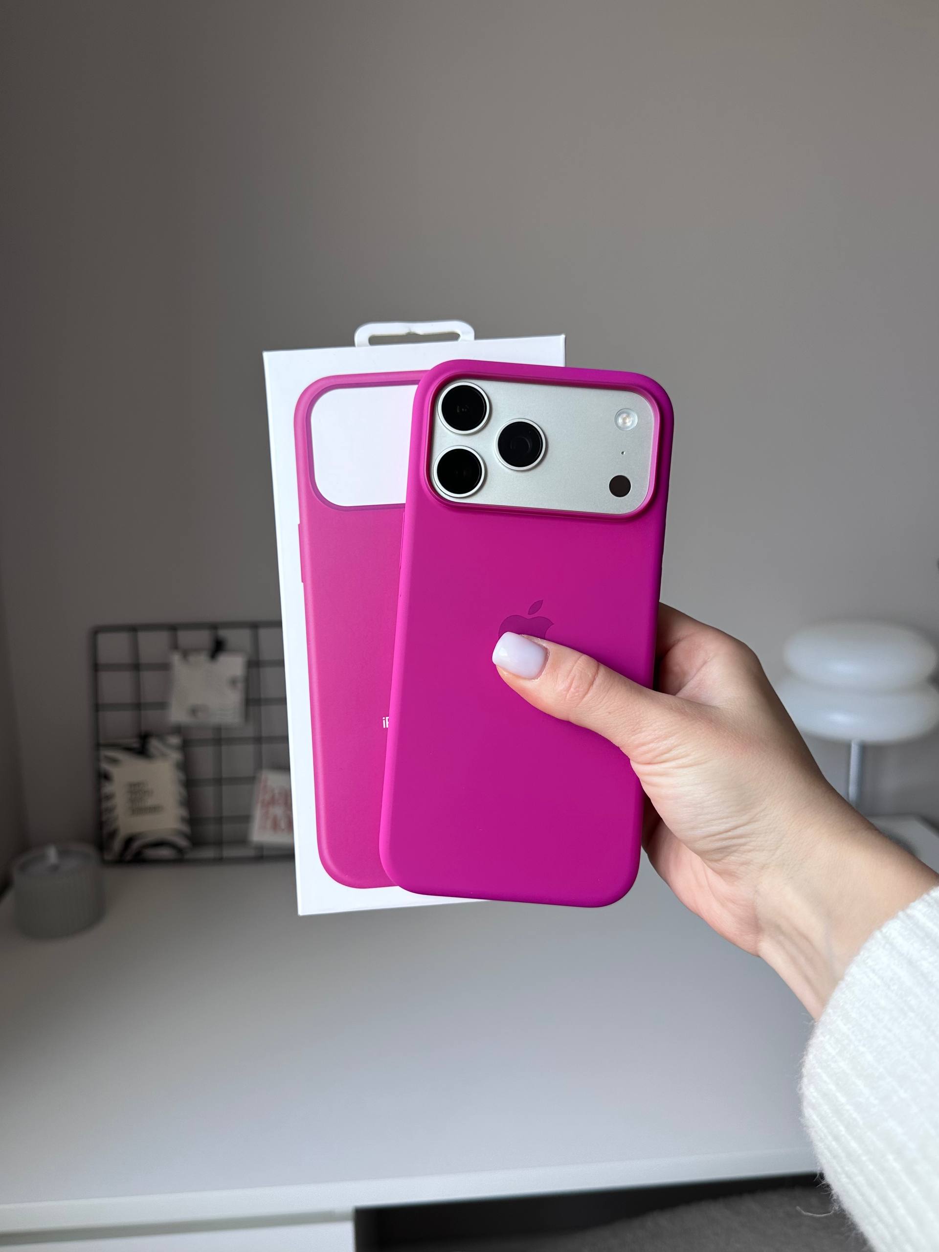 Чехол Silicone case с Magsafe на iPhone 18 Pro Max Magenta (05)