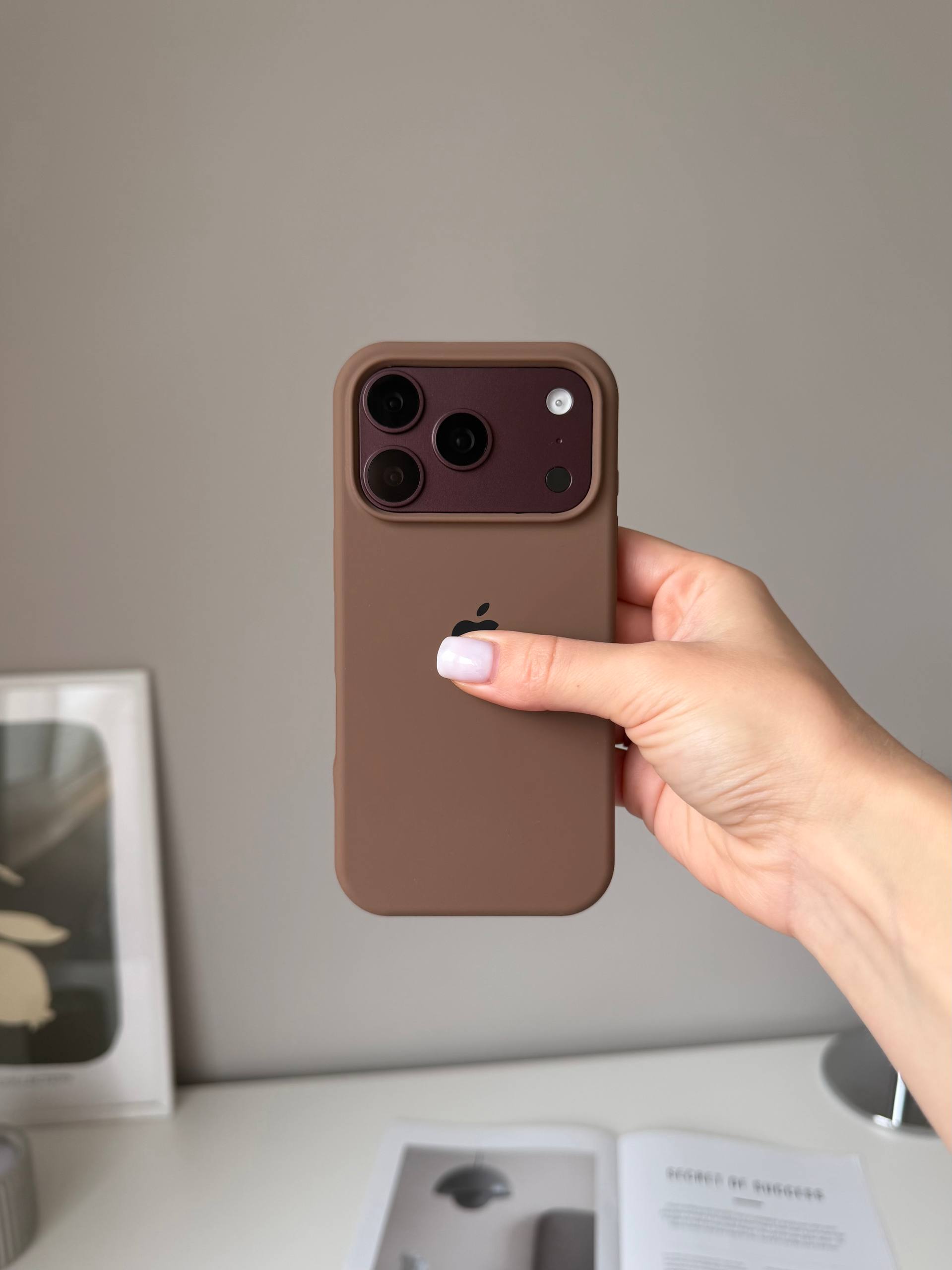 Чохол Silicone case з відкритою камерою на iPhone 18 Pro Max Chocolate (43)