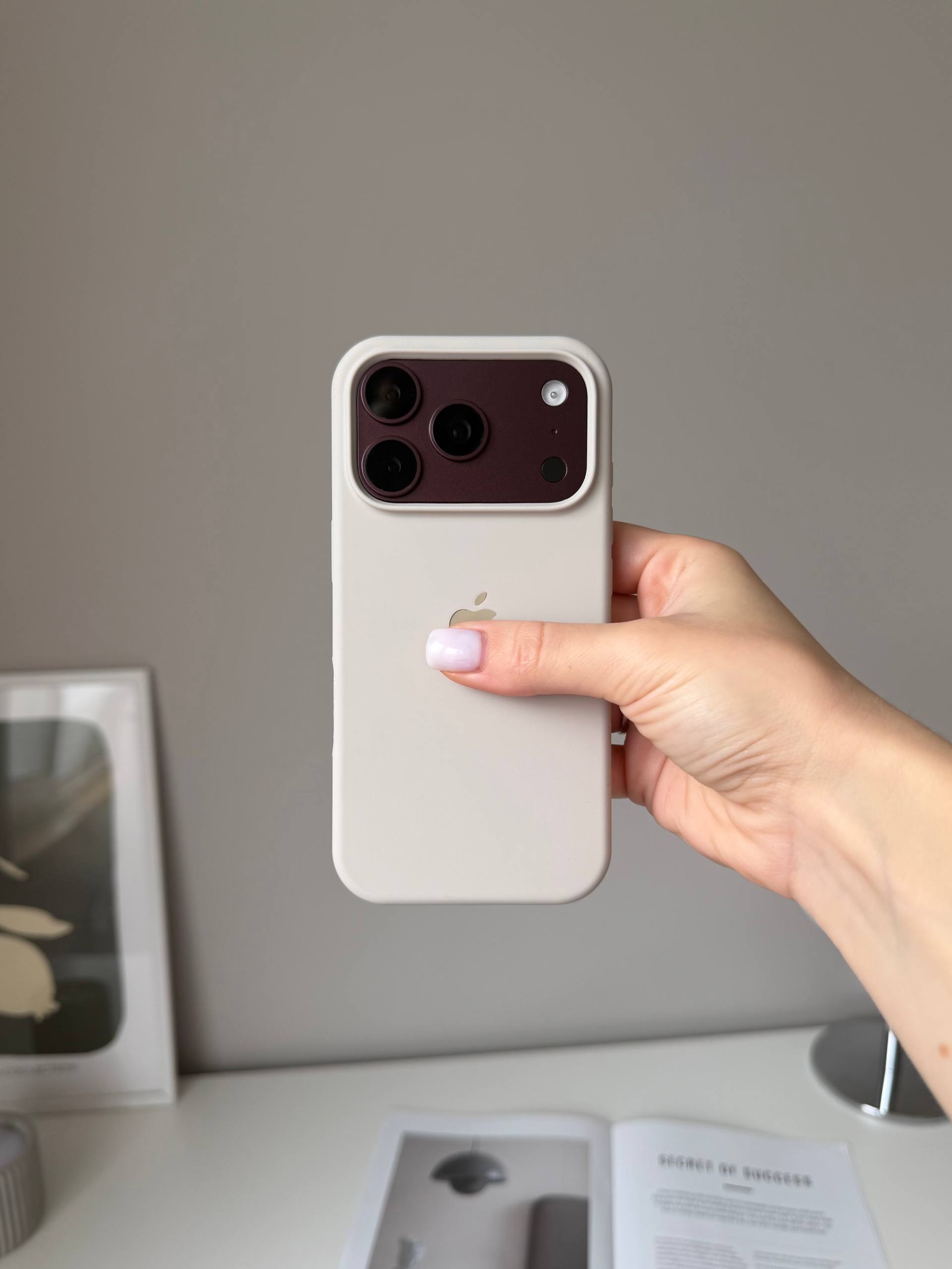 Чехол Silicone case с открытой камерой на iPhone 18 Pro Stone (15)