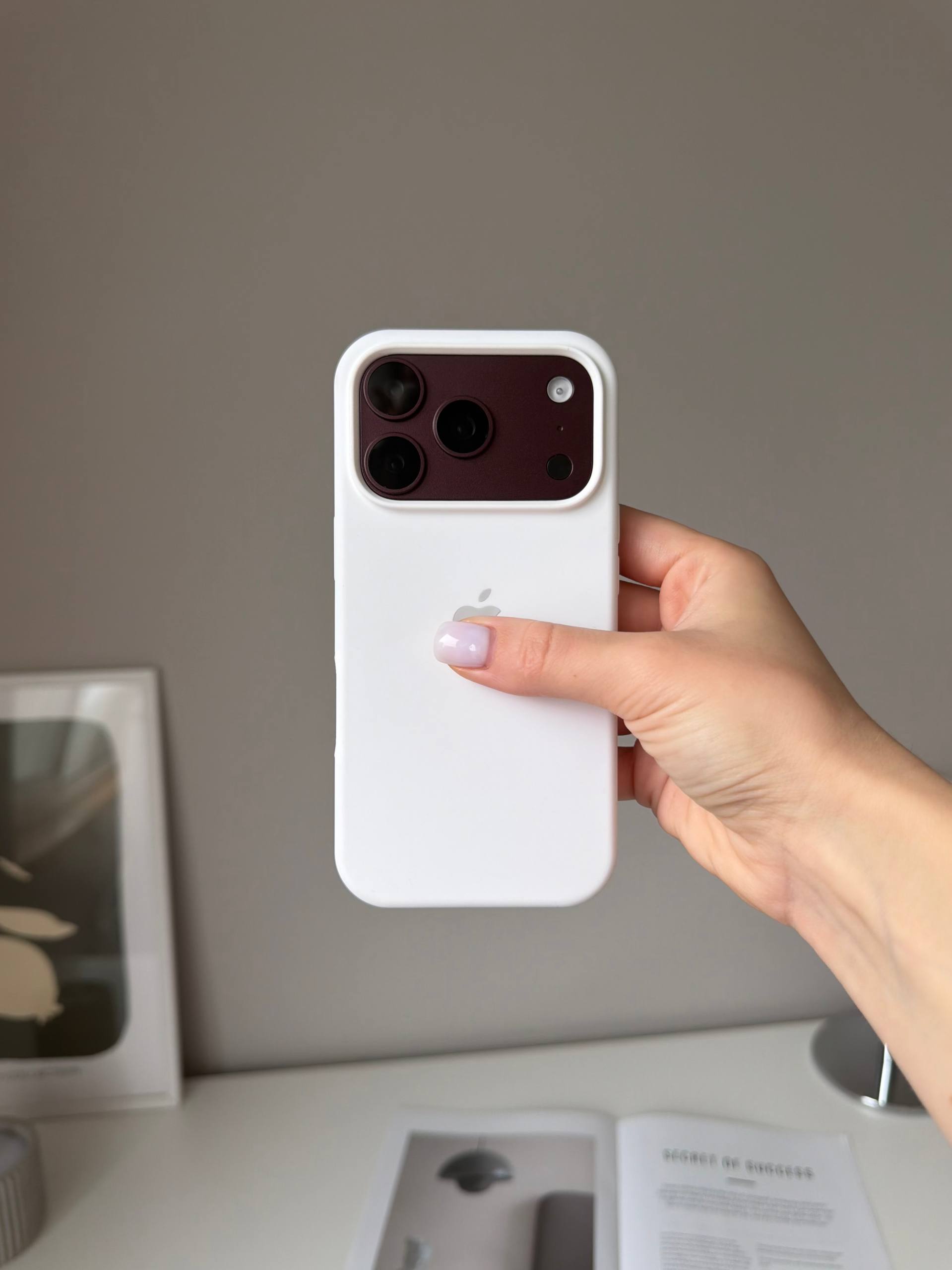 Чохол Silicone case з відкритою камерою на iPhone 18 Pro White (03)