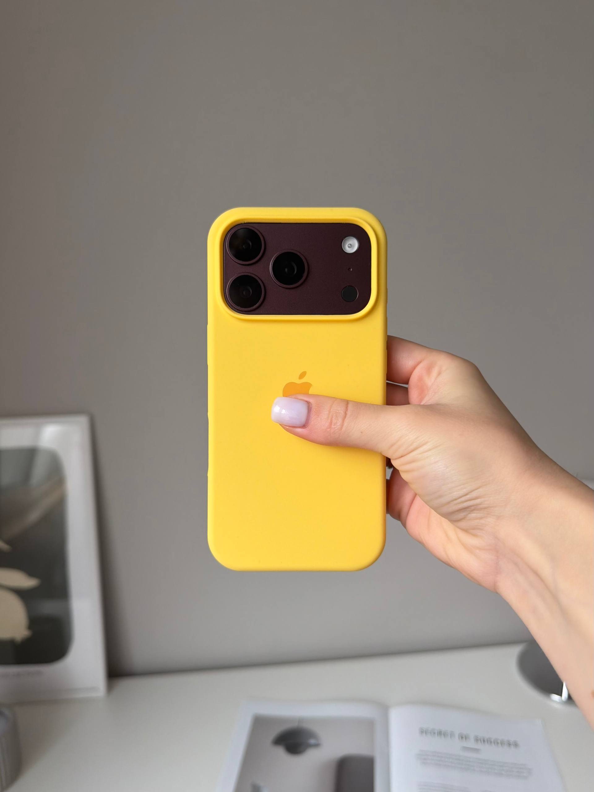 Чохол Silicone case з відкритою камерою на iPhone 18 Pro Max Yellow (38)