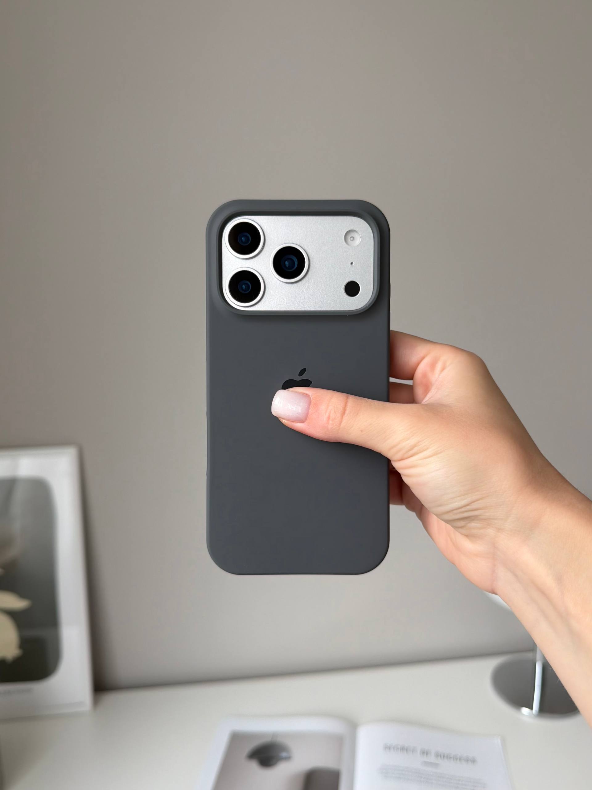 Чохол Silicone case з відкритою камерою на iPhone 18 Pro Max Graphite (24)