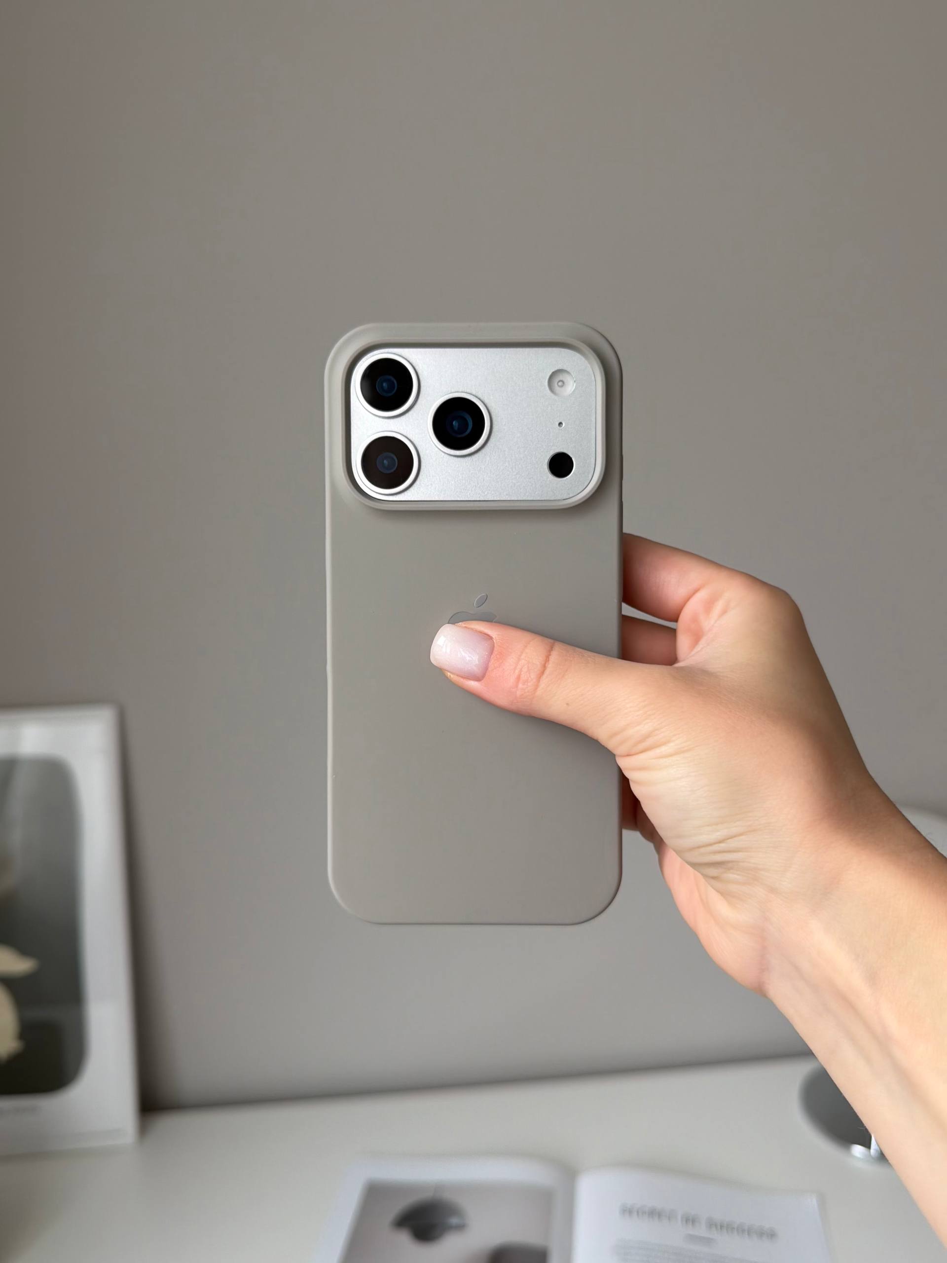 Чохол Silicone case з відкритою камерою на iPhone 18 Pro Pebble (14)