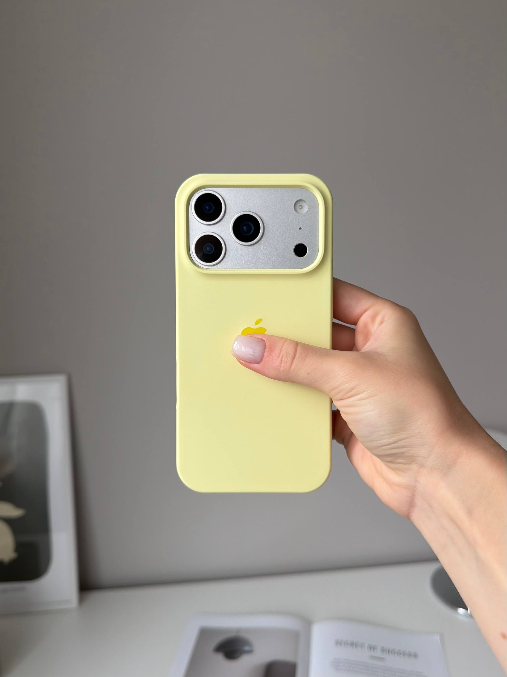 Чохол Silicone case з відкритою камерою на iPhone 18 Pro Max Cream Yellow (41)