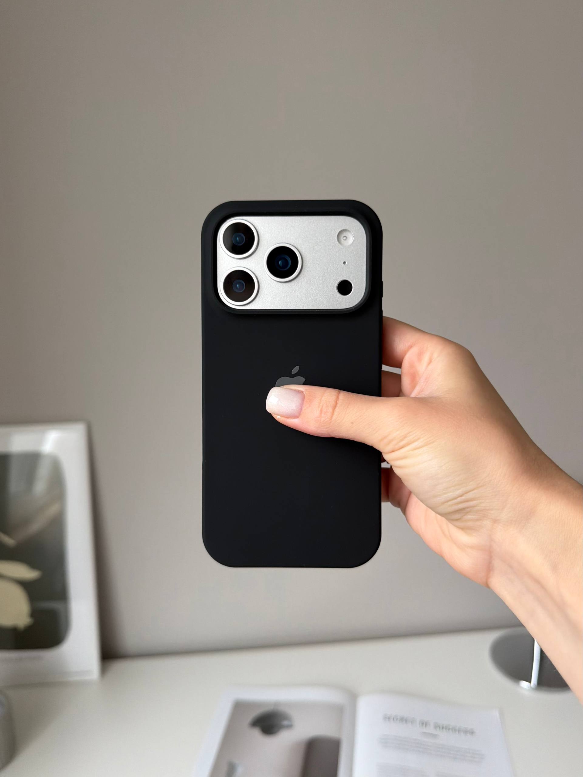 Чохол Silicone case з відкритою камерою на iPhone 18 Pro Max Black (01)
