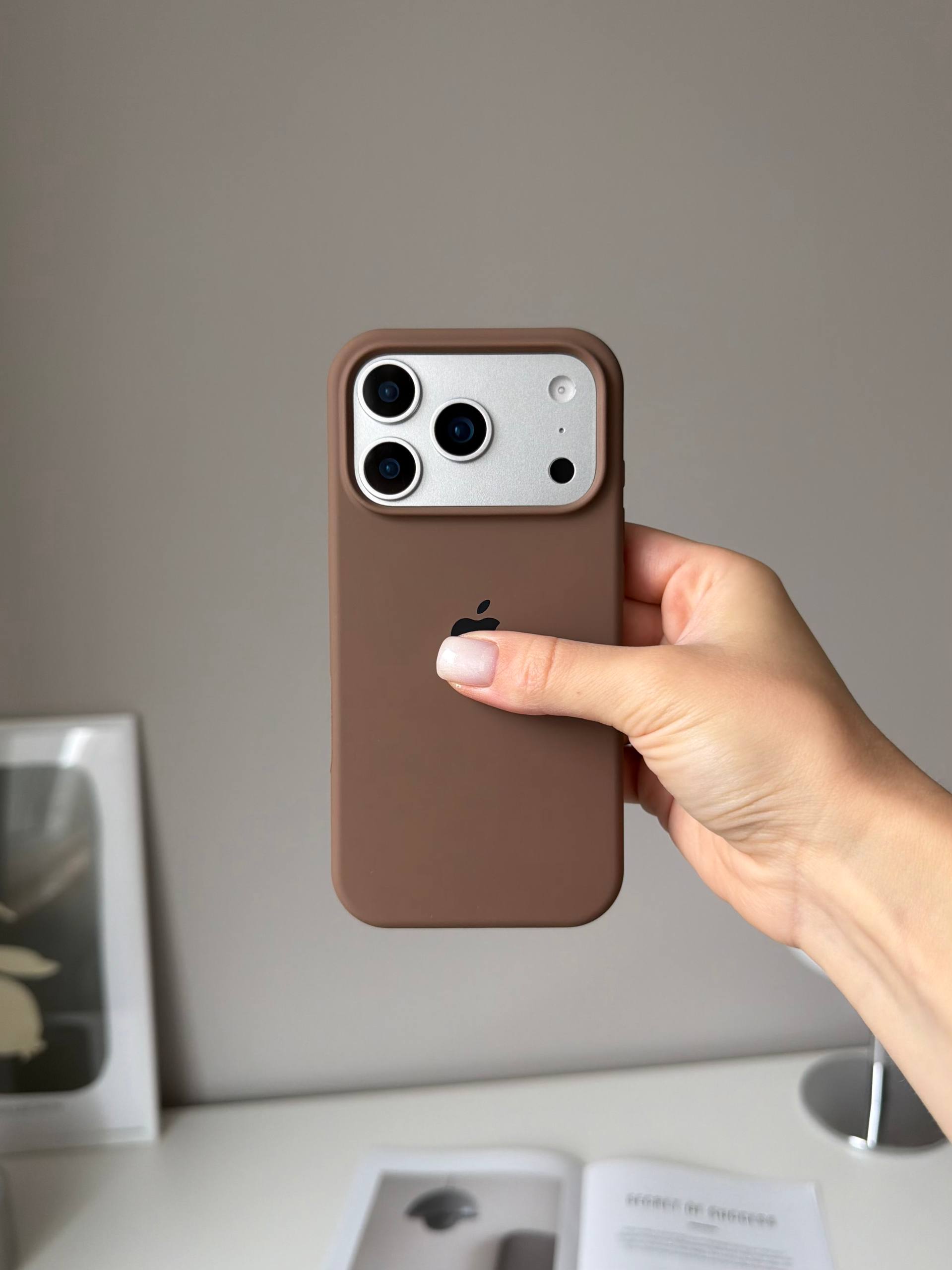 Чохол Silicone case з відкритою камерою на iPhone 18 Pro Max Chocolate (43)