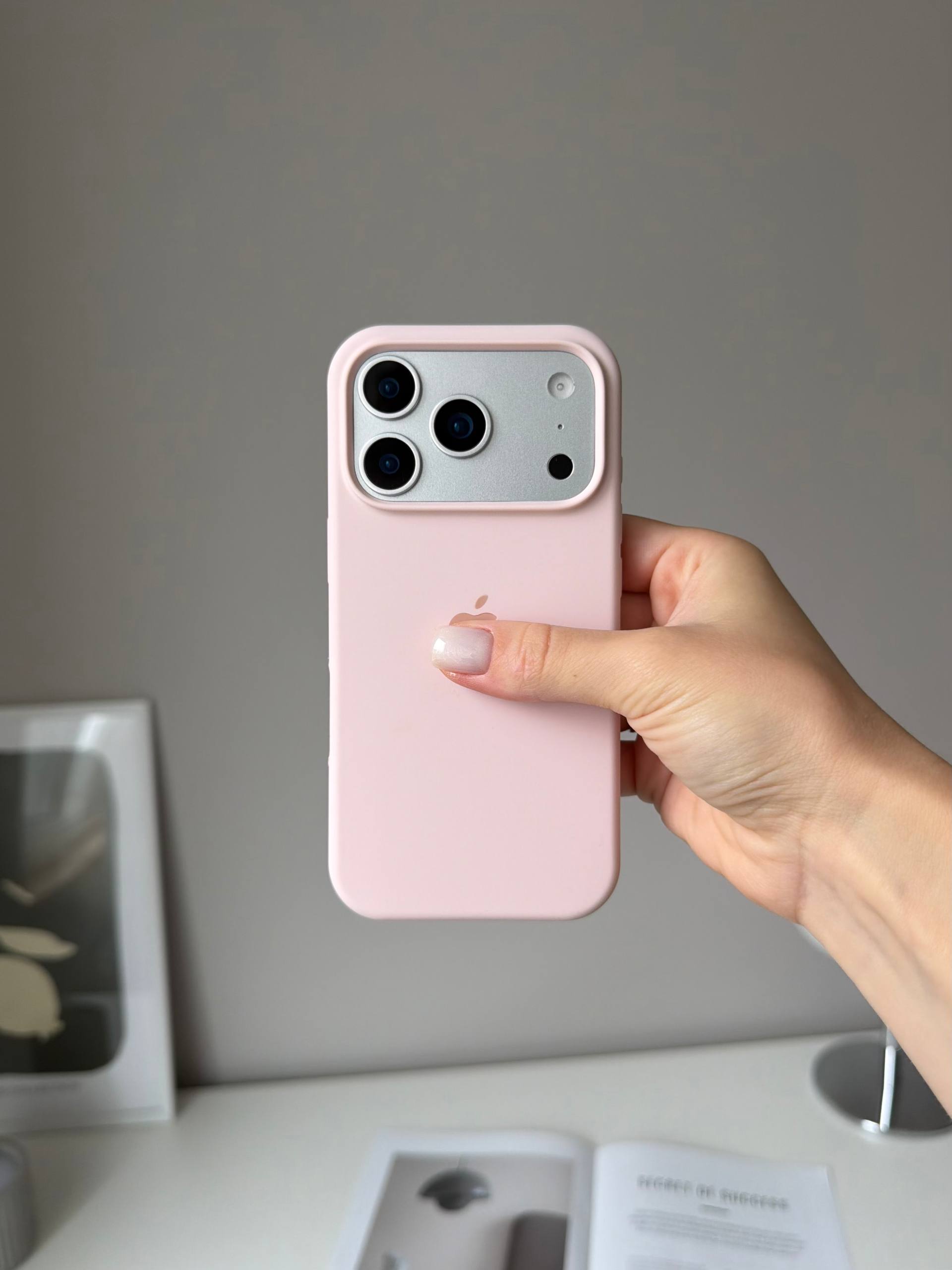 Чохол Silicone case з відкритою камерою на iPhone 18 Pro Max Chalk Pink (27)