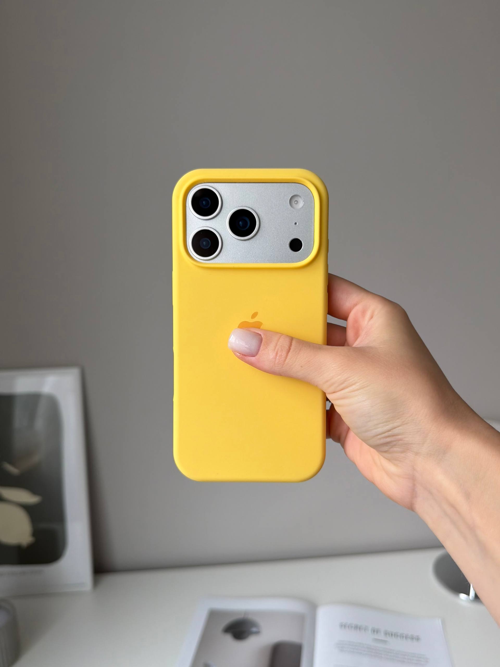 Чохол Silicone case з відкритою камерою на iPhone 18 Pro Yellow (38)