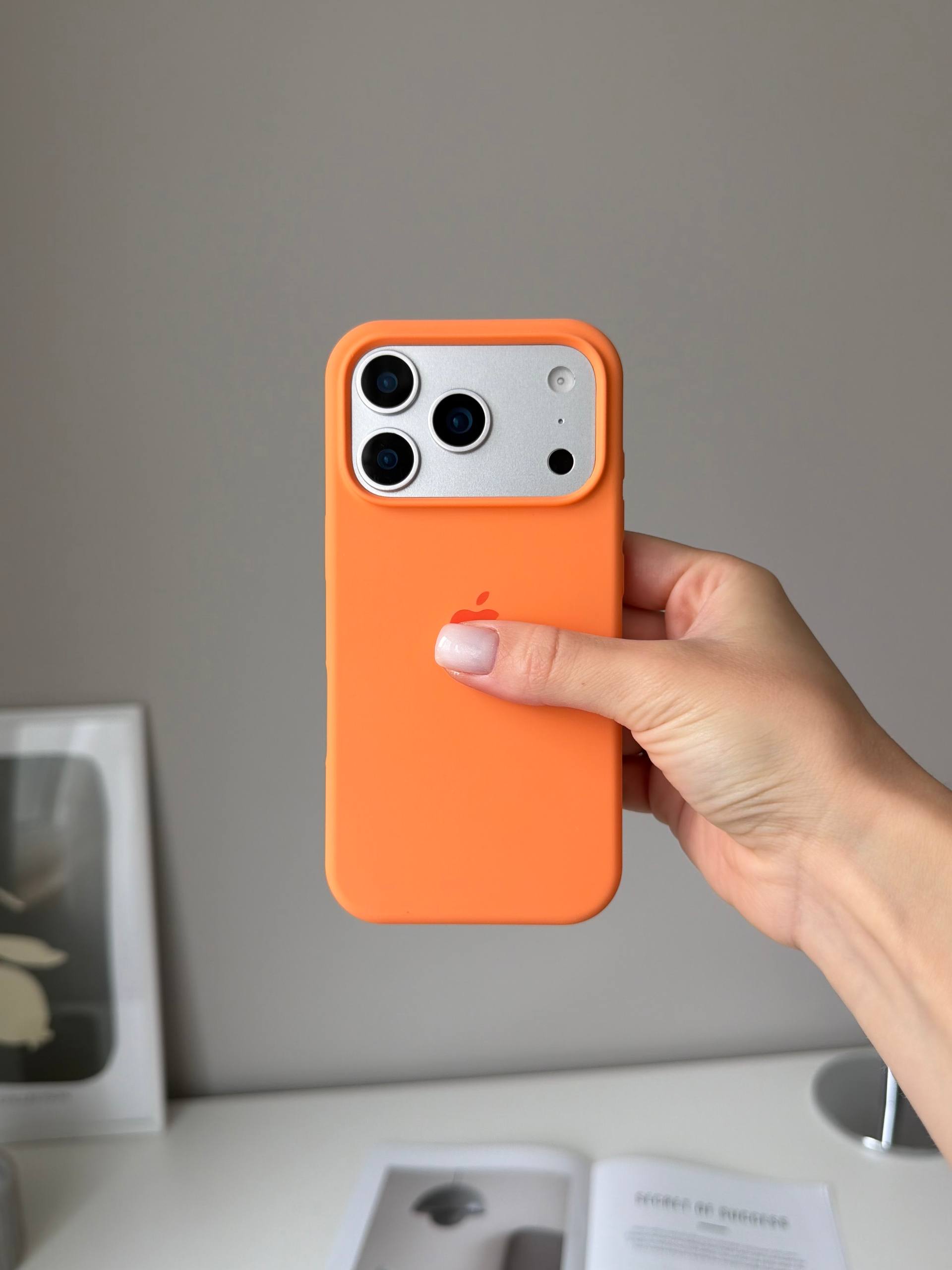 Чохол Silicone case з відкритою камерою на iPhone 18 Pro Papaya (40)