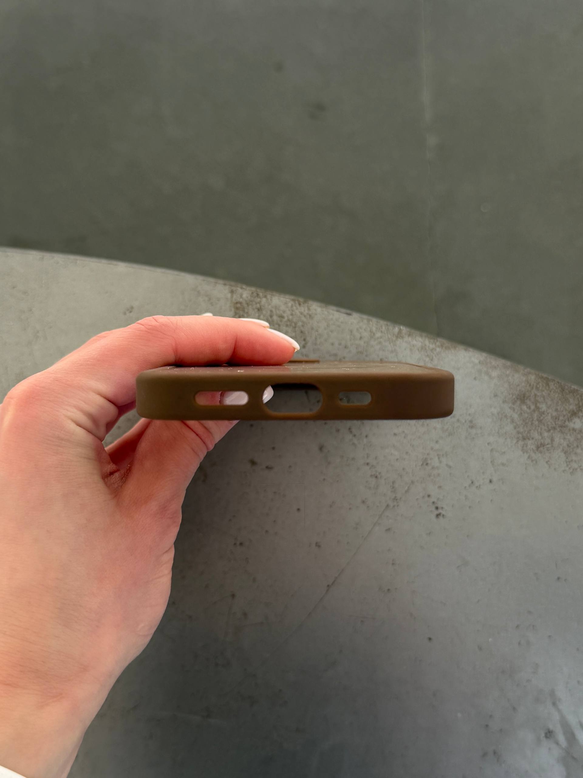 Чехол матовый с Magsafe на iPhone 16e / 17e Brown