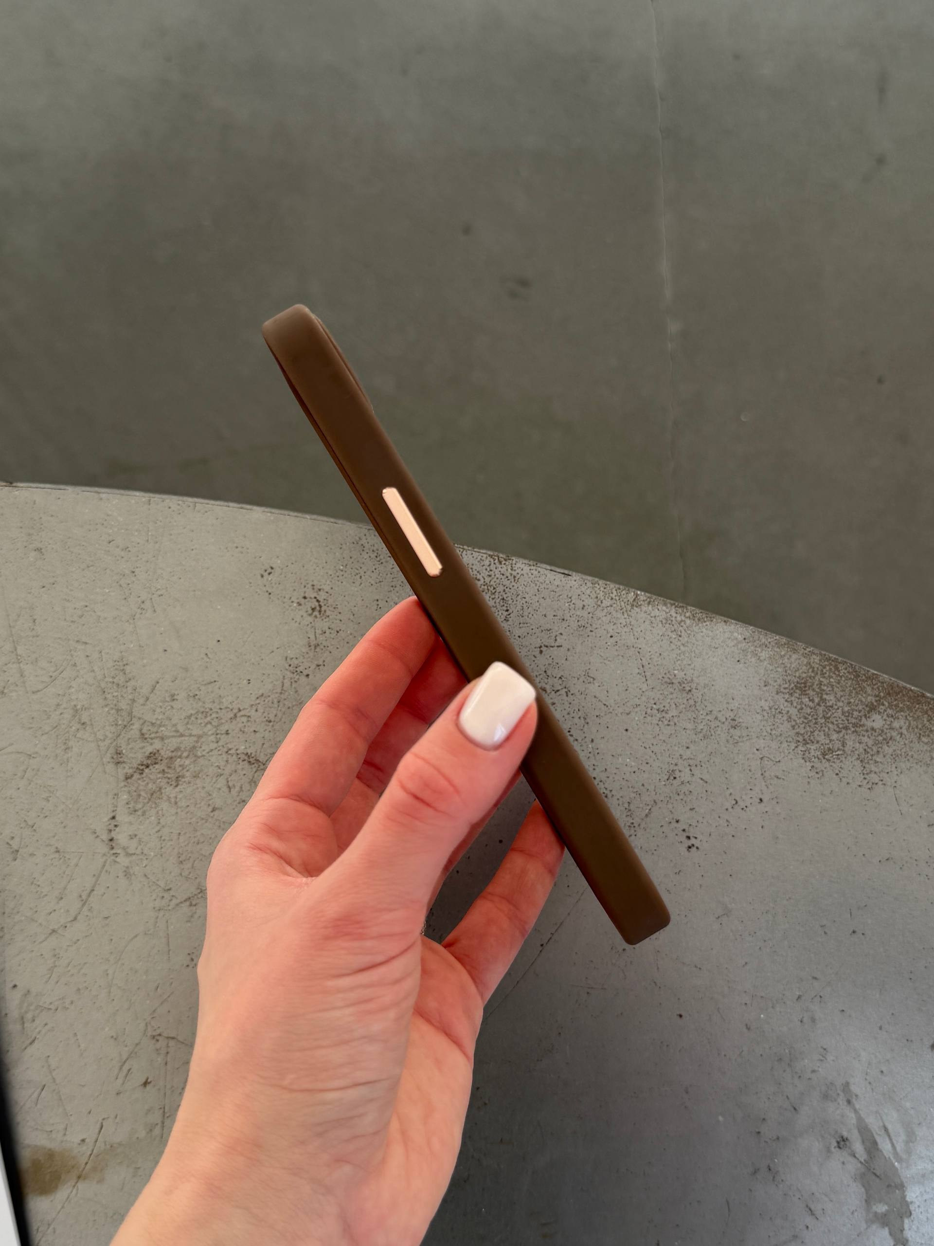 Чехол матовый с Magsafe на iPhone 16e / 17e Brown