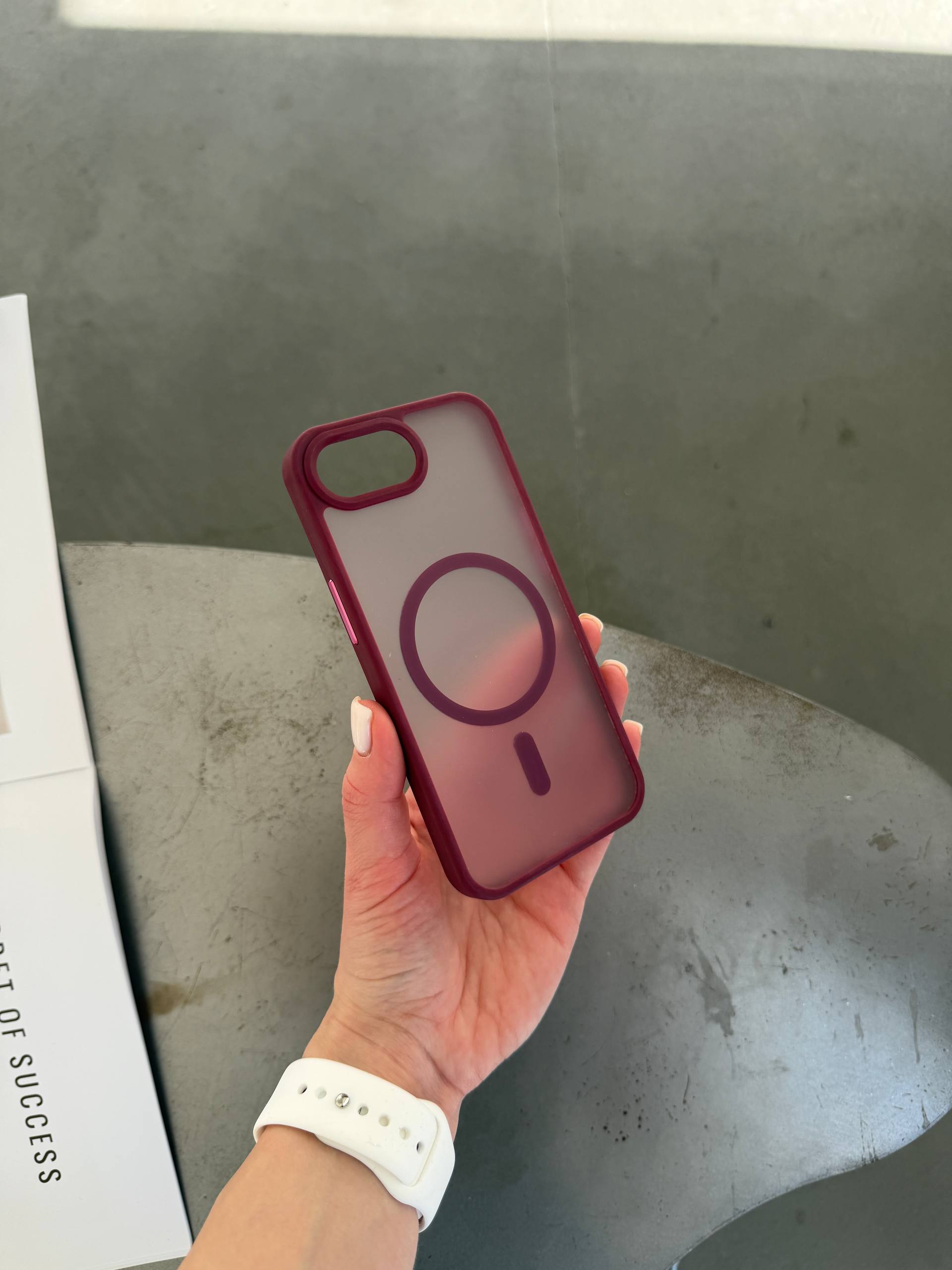Чехол матовый с Magsafe на iPhone 16e / 17e Wine
