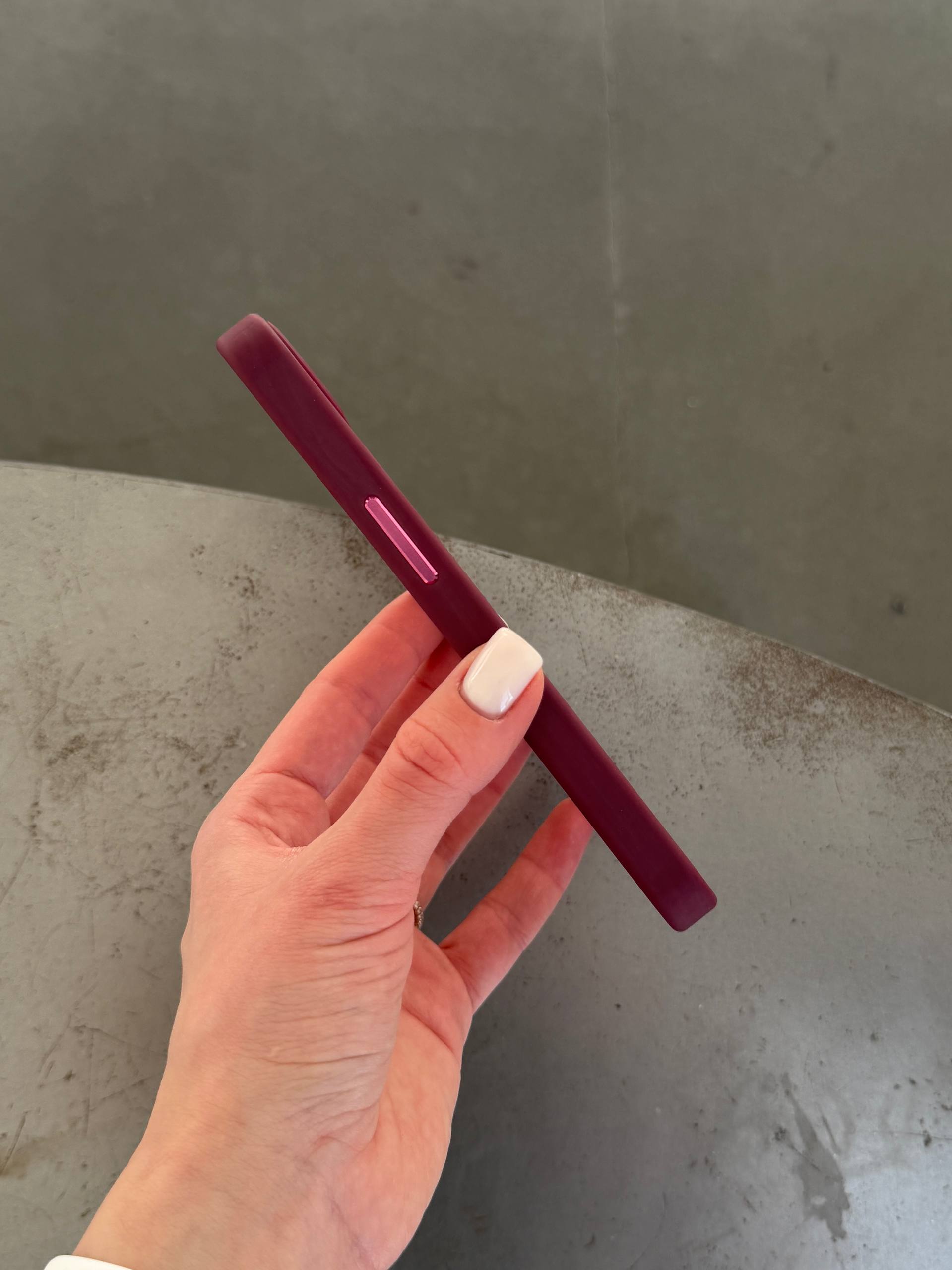 Чехол матовый с Magsafe на iPhone 16e / 17e Wine