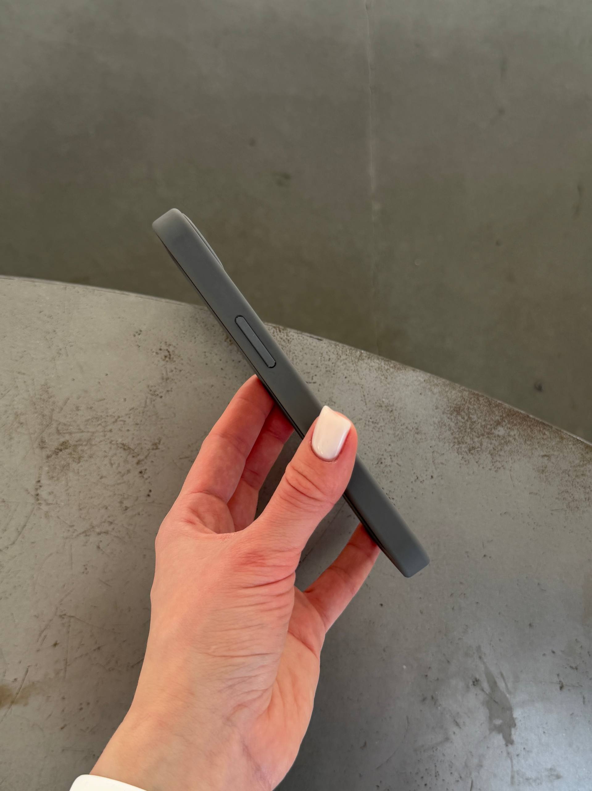 Чехол матовый с Magsafe на iPhone 16e / 17e Gray