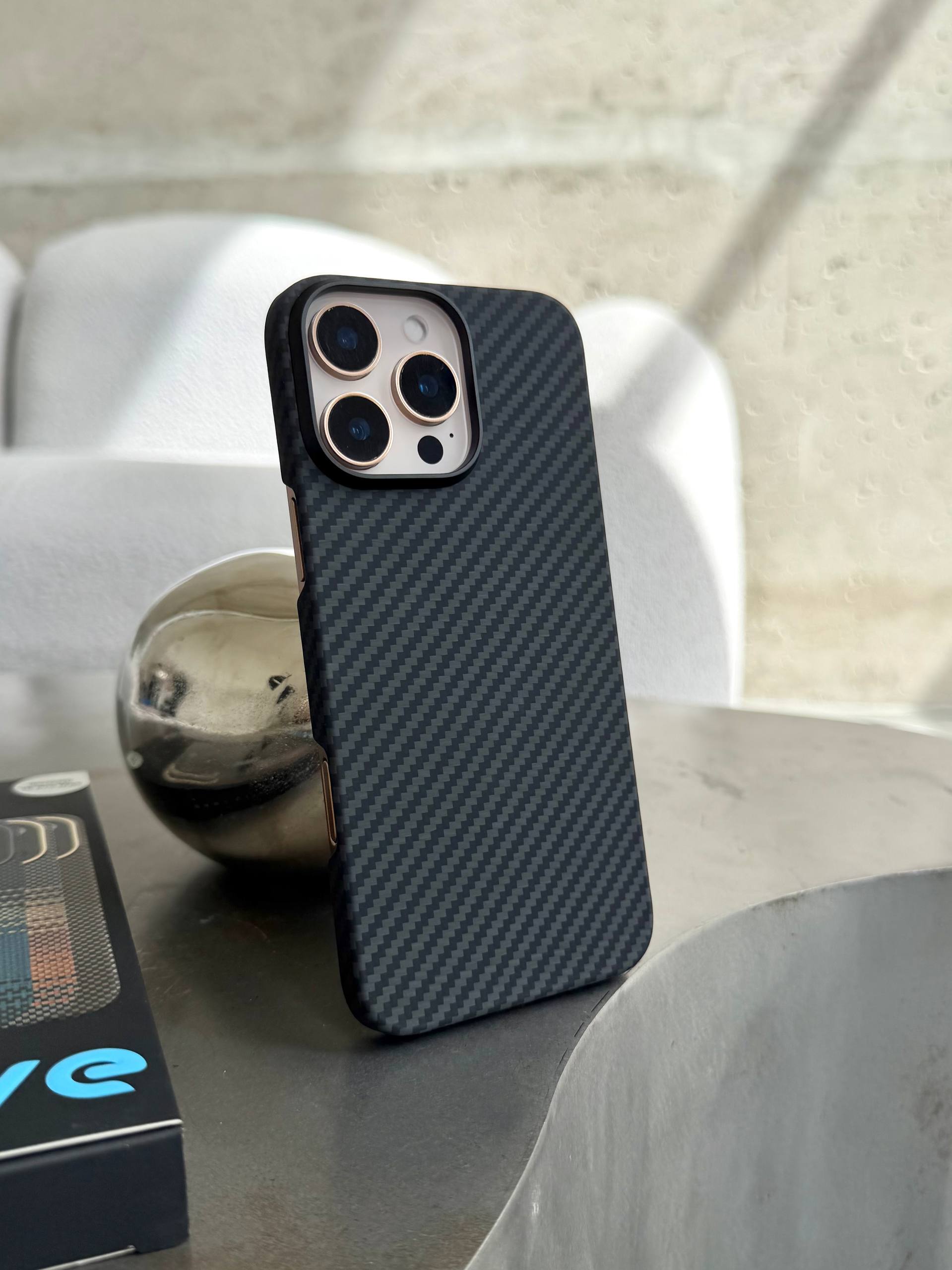 Чехол Proove Carbon Slim с MagSafe для iPhone 16 Pro Black