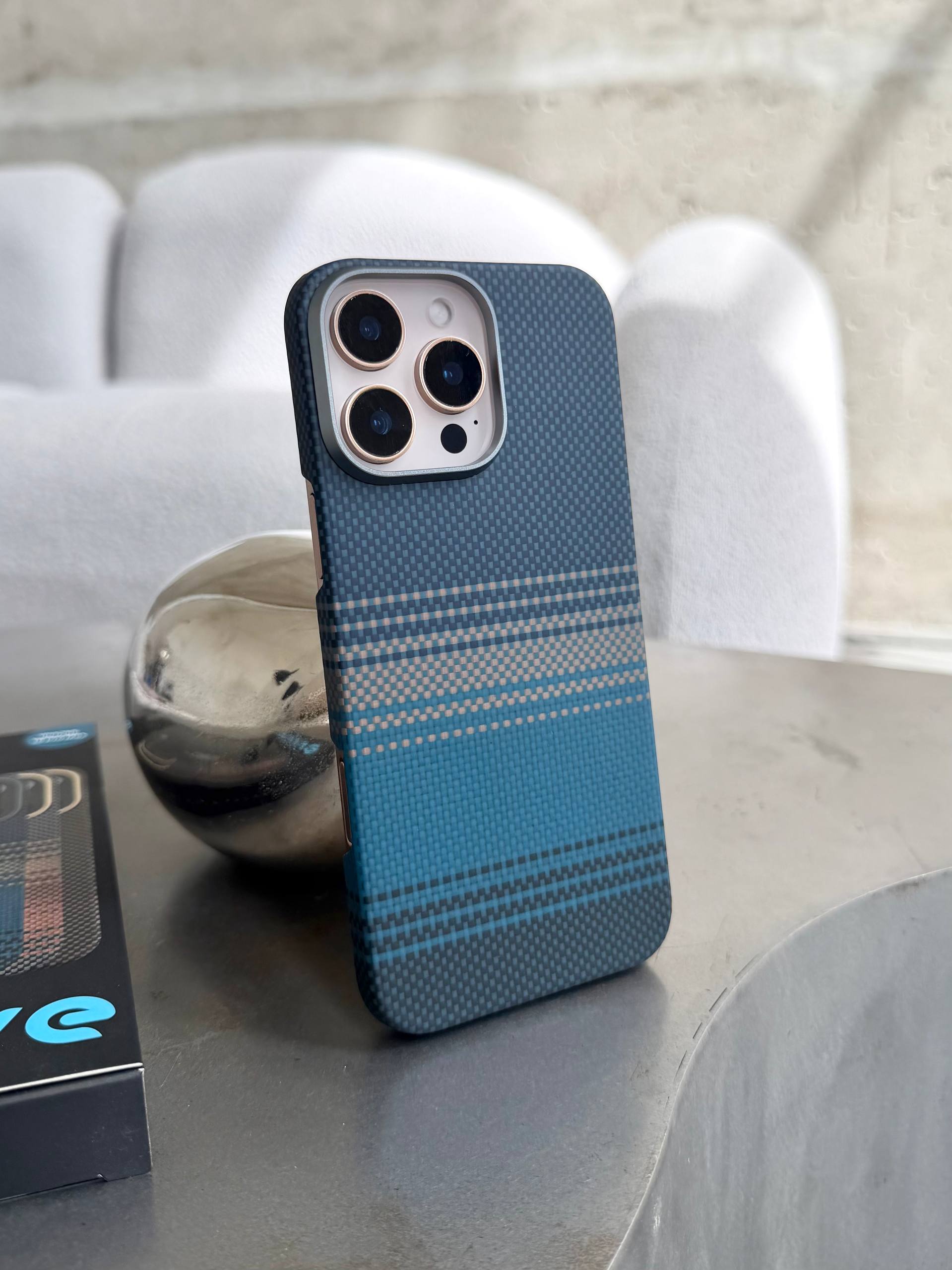 Чохол Proove Carbon Slim з MagSafe для iPhone 15 Pro Nightfall