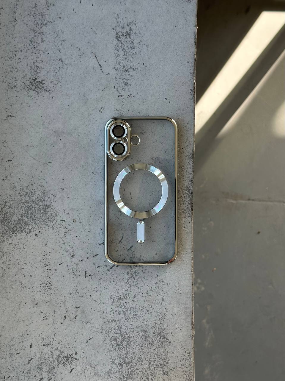 Чехол цветной Shining case с Magsafe на iPhone 16 Silver