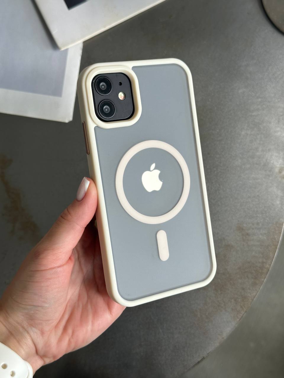 Чехол матовый из Magsafe на iPhone 11 Beige