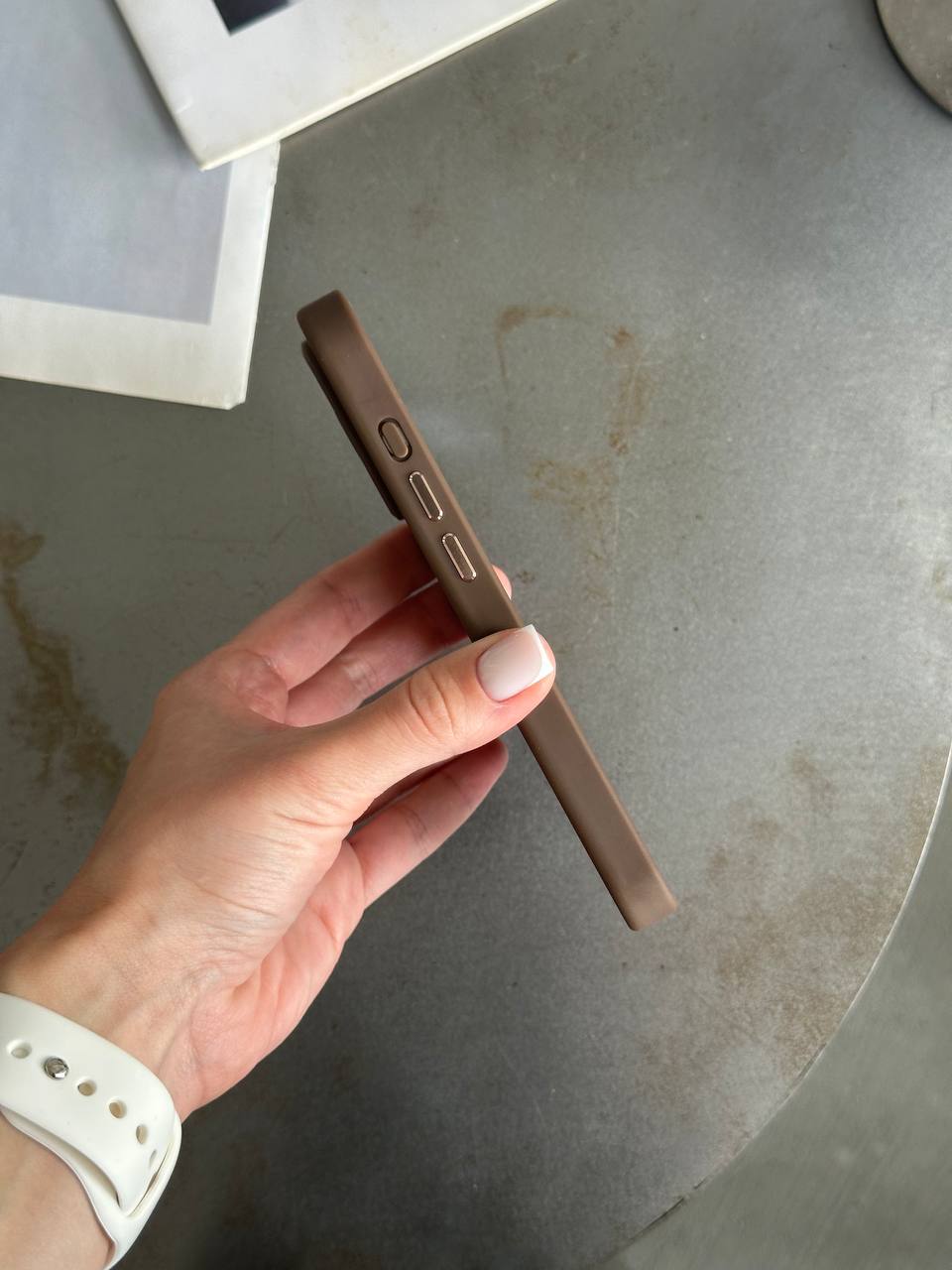 Чехол матовый из Magsafe на iPhone 16 Pro Brown