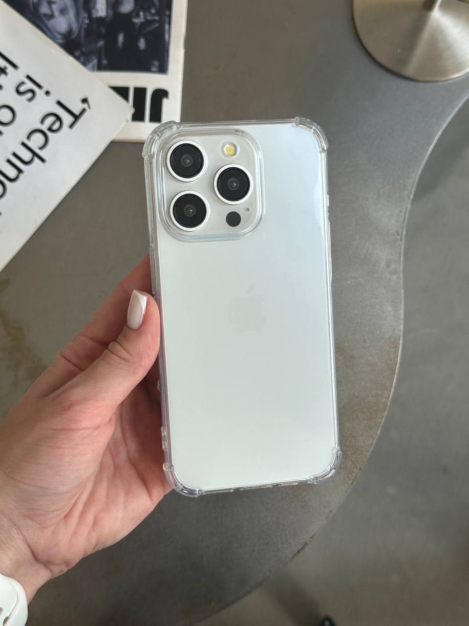 Чохол прозорий силіконовий з посиленими кутами відкрита камера на iPhone 15 Pro