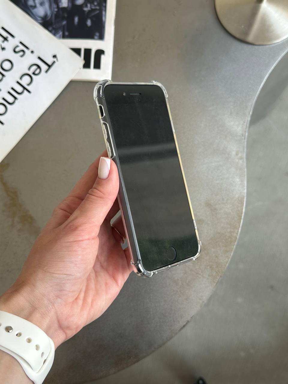 Чохол прозорий силіконовий з посиленими кутами відкрита камера на iPhone 7 / 8/SE