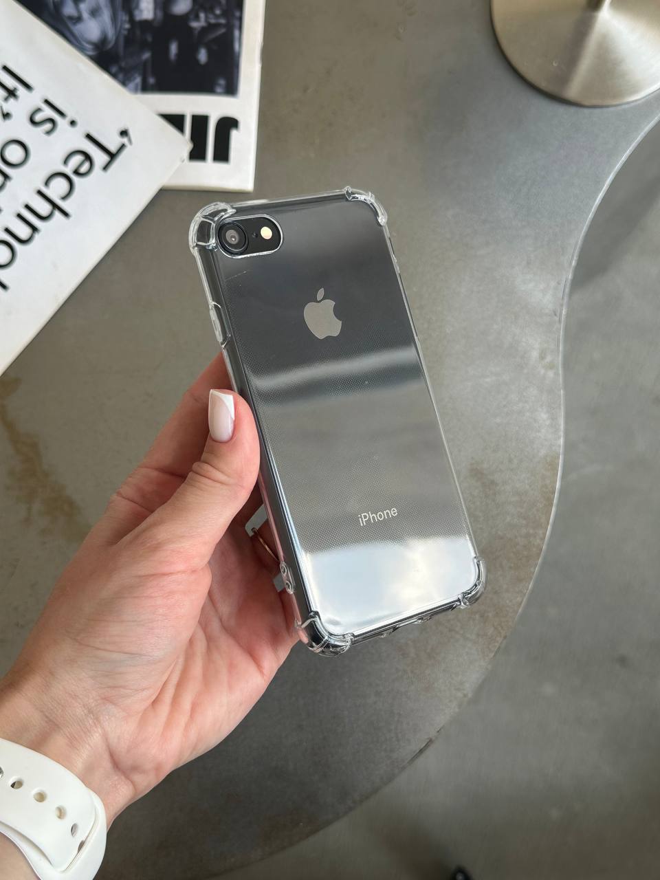 Чохол прозорий силіконовий з посиленими кутами відкрита камера на iPhone 7 / 8/SE